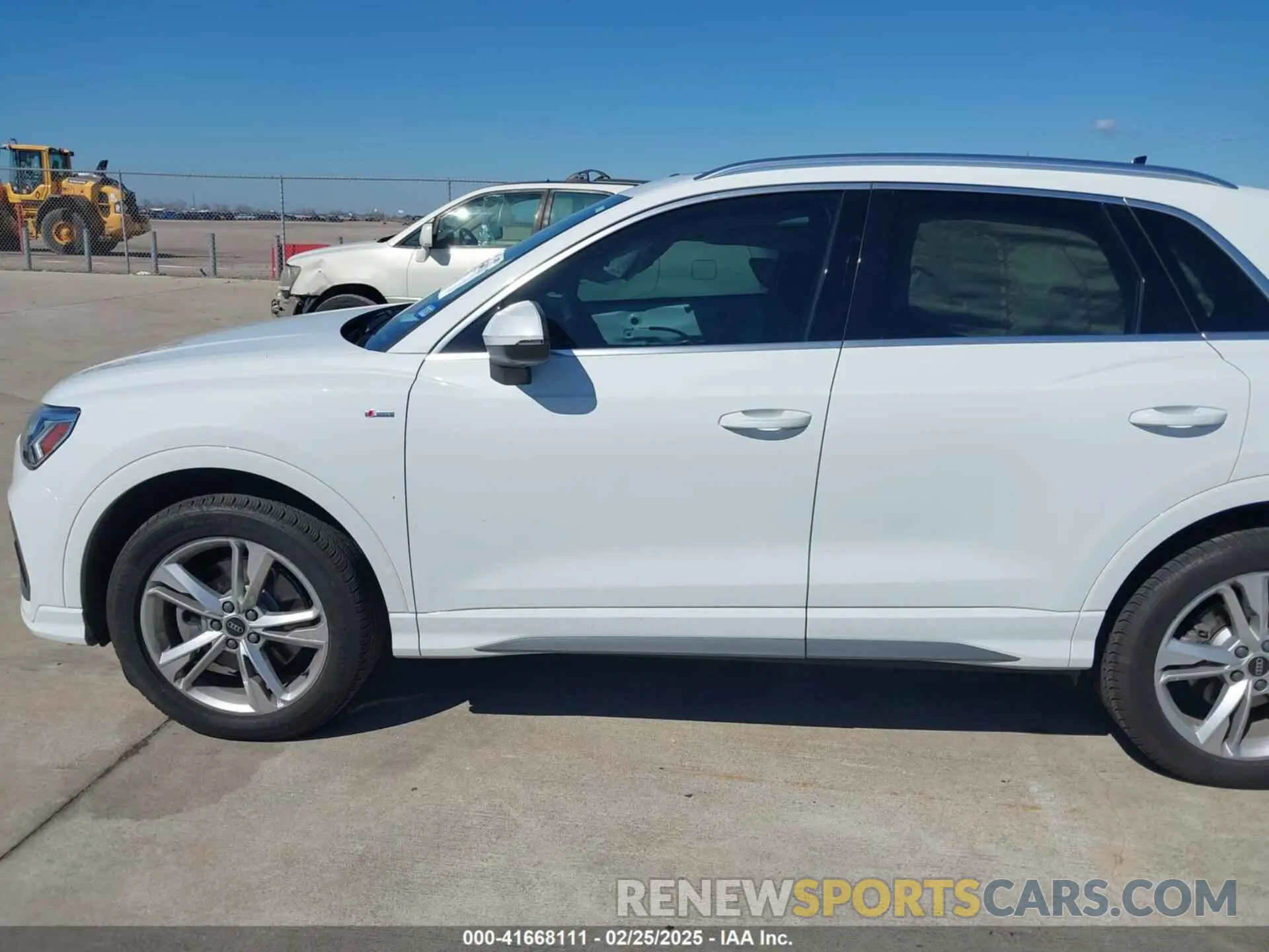 14 fotografías del automóvil dañado WA1EECF32R1141891 AUDI Q3 2024