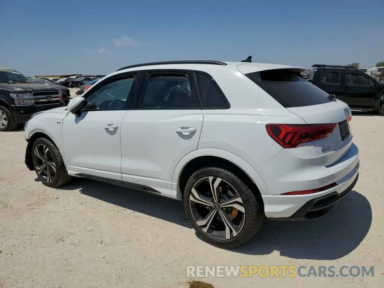 2 fotografías del automóvil dañado WA1EECF36R1109347 AUDI Q3 2024