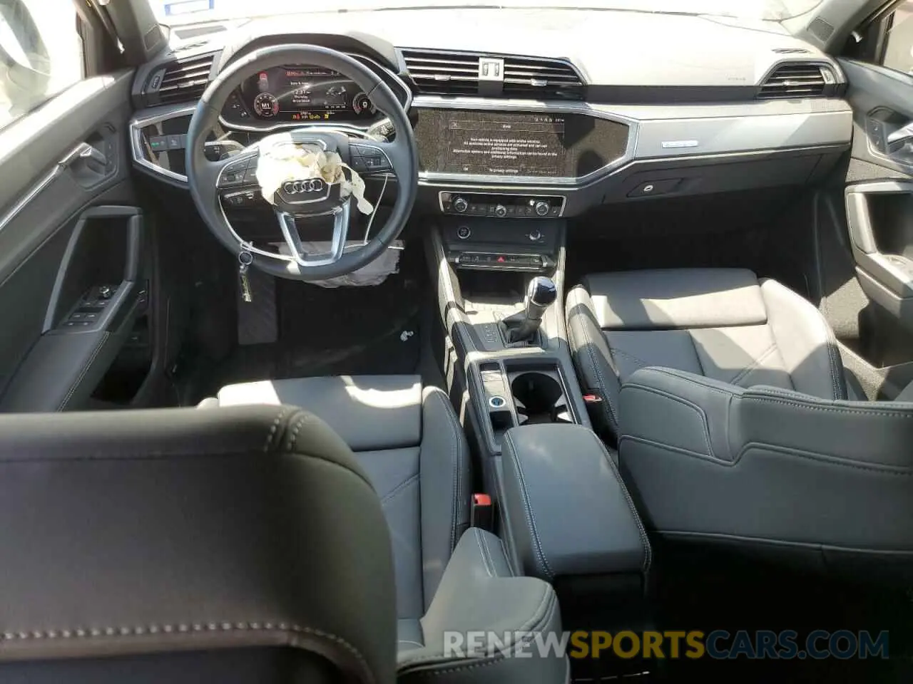 8 fotografías del automóvil dañado WA1EECF36R1109347 AUDI Q3 2024