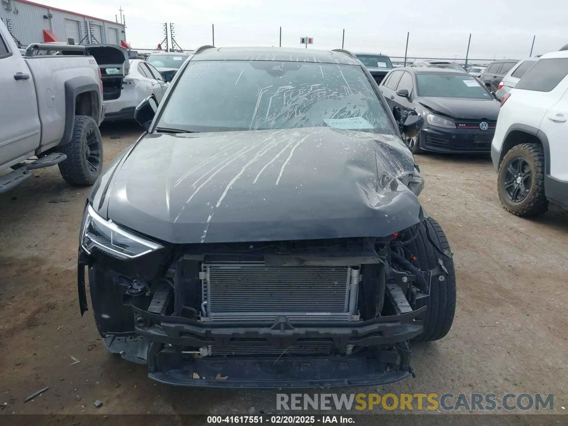 13 fotografías del automóvil dañado WA1EECF37R1154359 AUDI Q3 2024