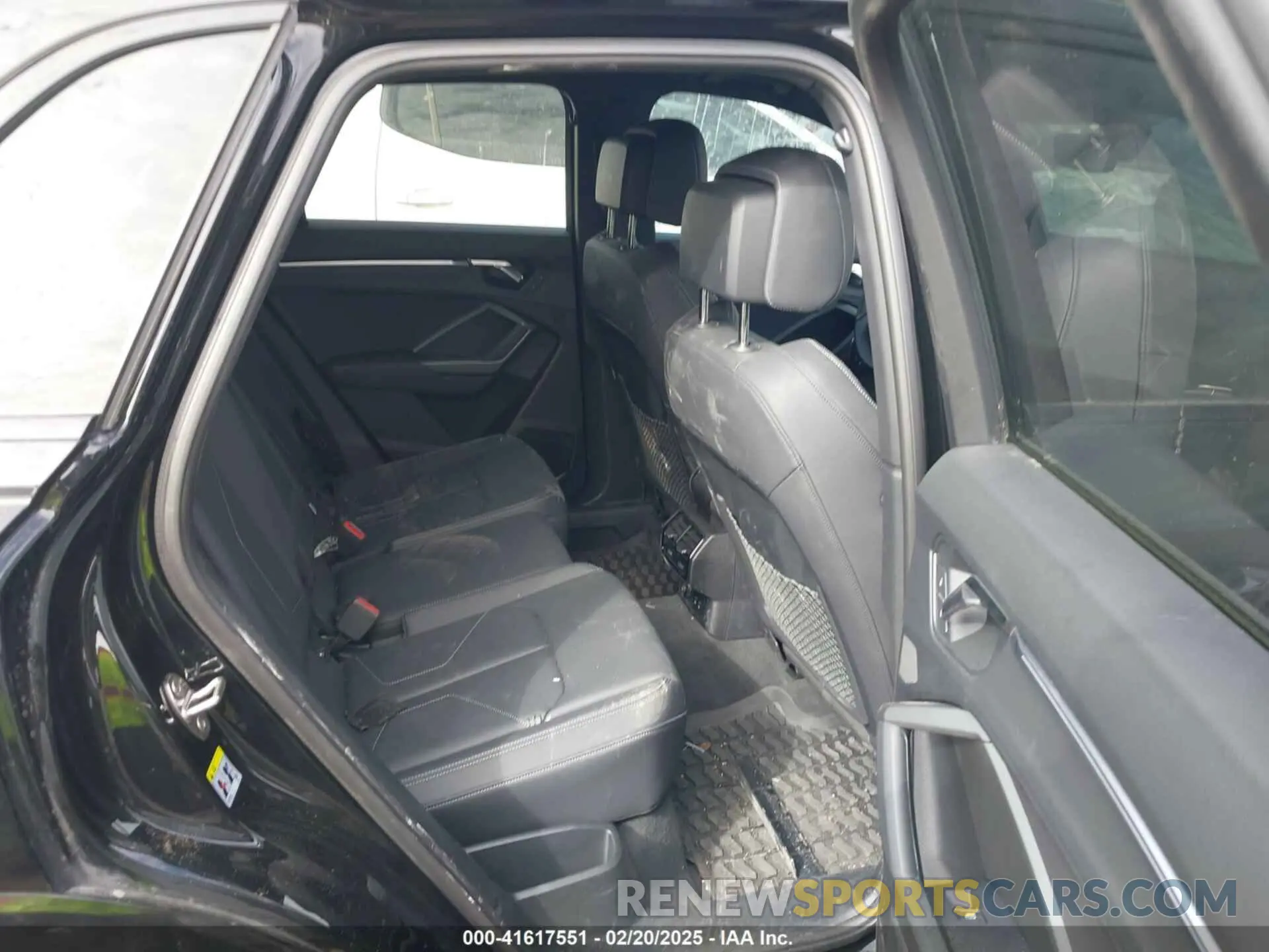 8 fotografías del automóvil dañado WA1EECF37R1154359 AUDI Q3 2024