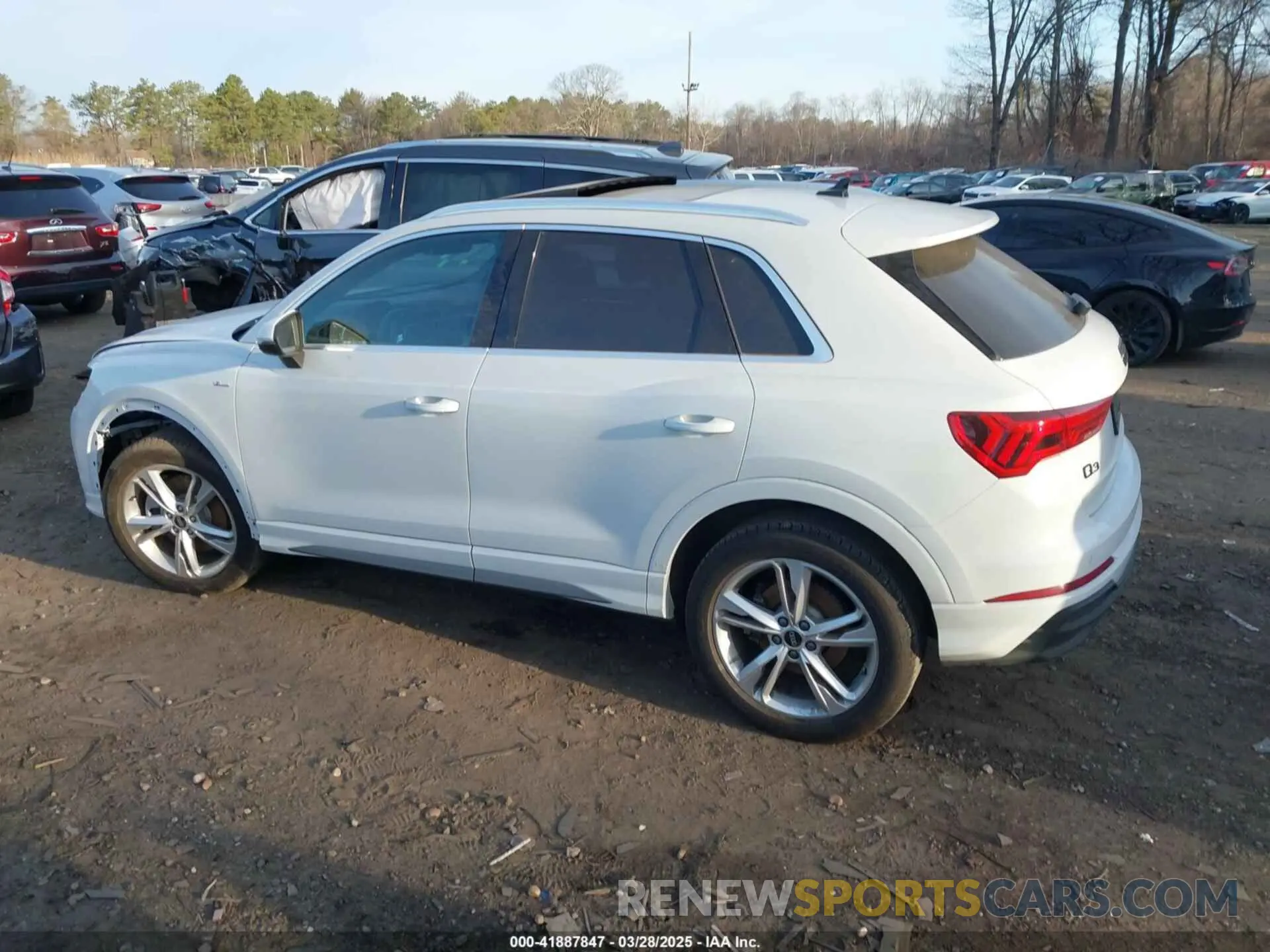 14 fotografías del automóvil dañado WA1EECF37R1167645 AUDI Q3 2024