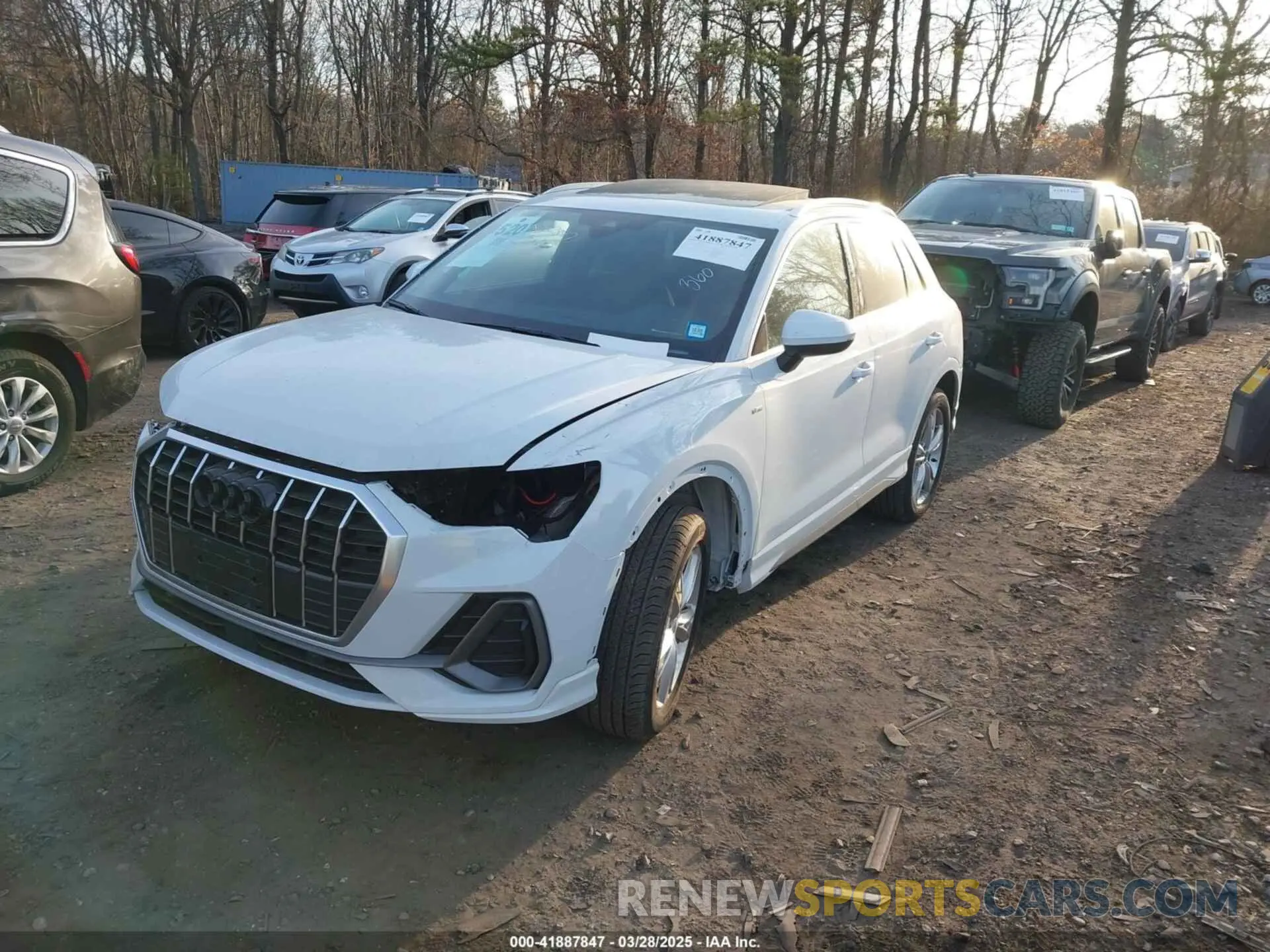 2 fotografías del automóvil dañado WA1EECF37R1167645 AUDI Q3 2024