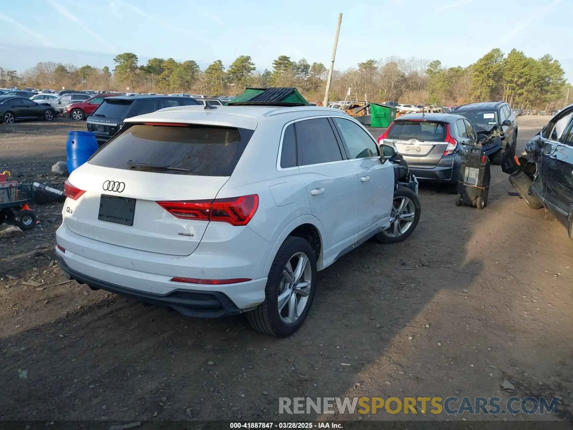 4 fotografías del automóvil dañado WA1EECF37R1167645 AUDI Q3 2024