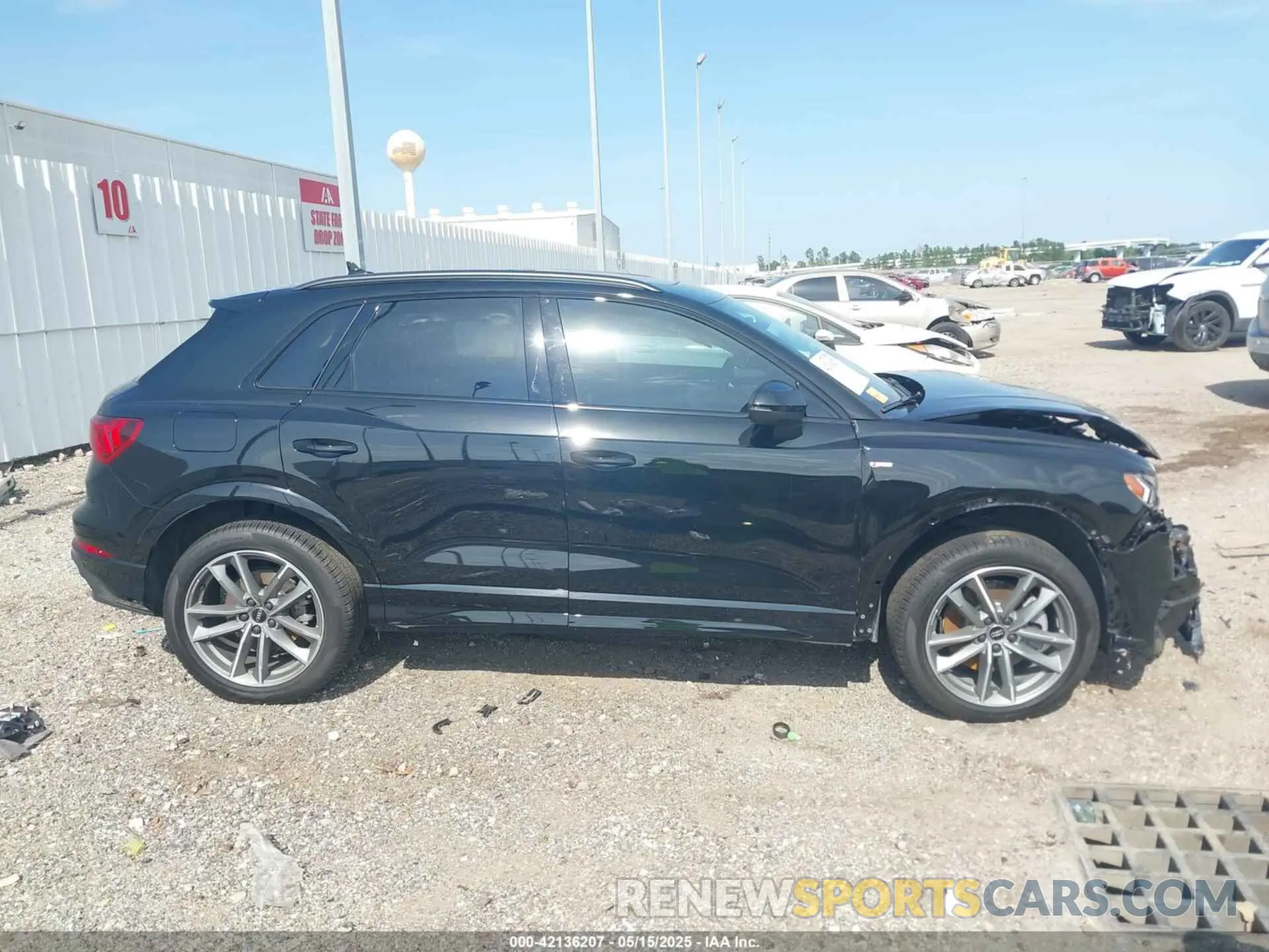 13 fotografías del automóvil dañado WA1EECF37R1184669 AUDI Q3 2024
