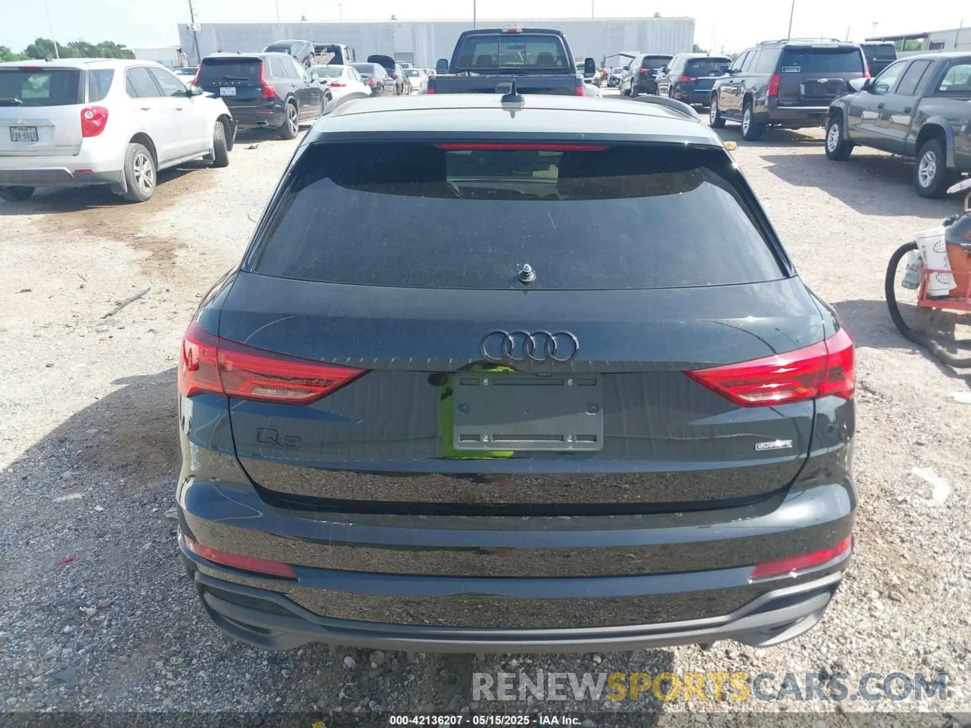 16 fotografías del automóvil dañado WA1EECF37R1184669 AUDI Q3 2024