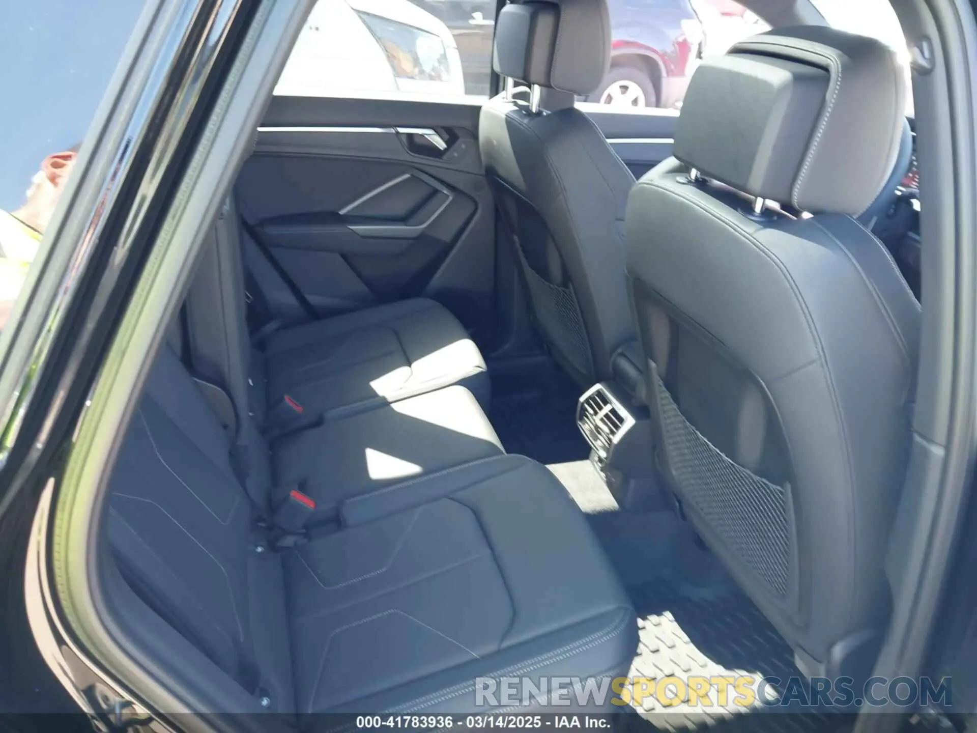 8 fotografías del automóvil dañado WA1EECF38R1199195 AUDI Q3 2024