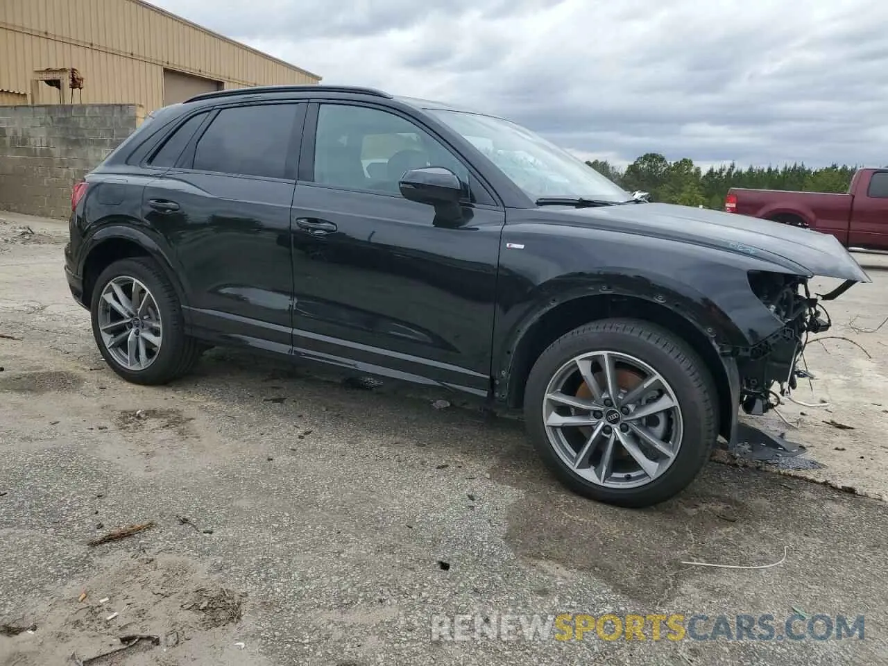 4 fotografías del automóvil dañado WA1EECF39R1026737 AUDI Q3 2024