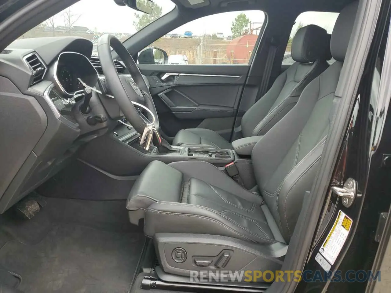 7 fotografías del automóvil dañado WA1EECF39R1026737 AUDI Q3 2024