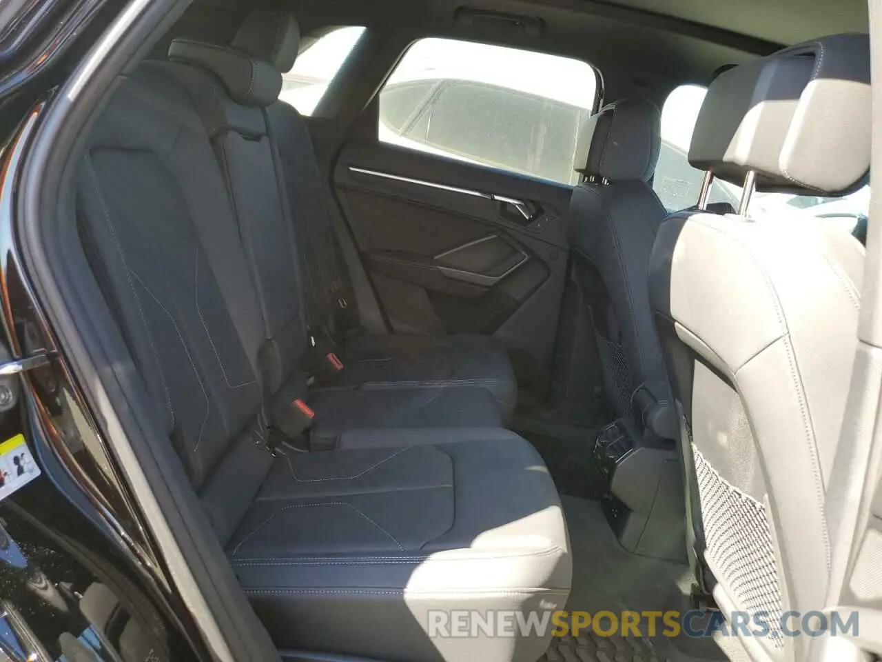 11 fotografías del automóvil dañado WA1EECF39R1027967 AUDI Q3 2024