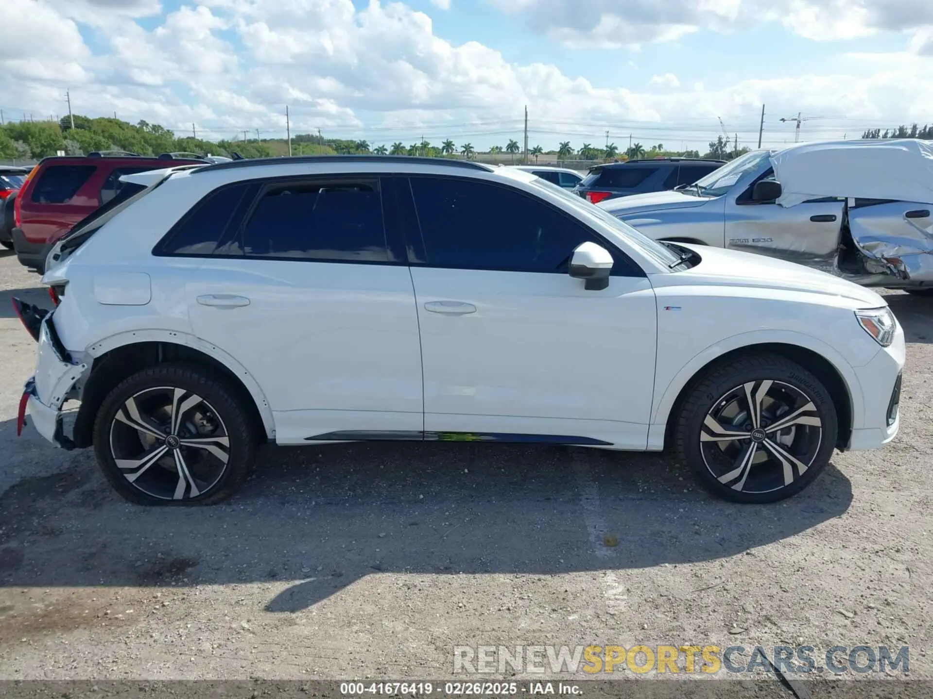 14 fotografías del automóvil dañado WA1EECF39R1136414 AUDI Q3 2024
