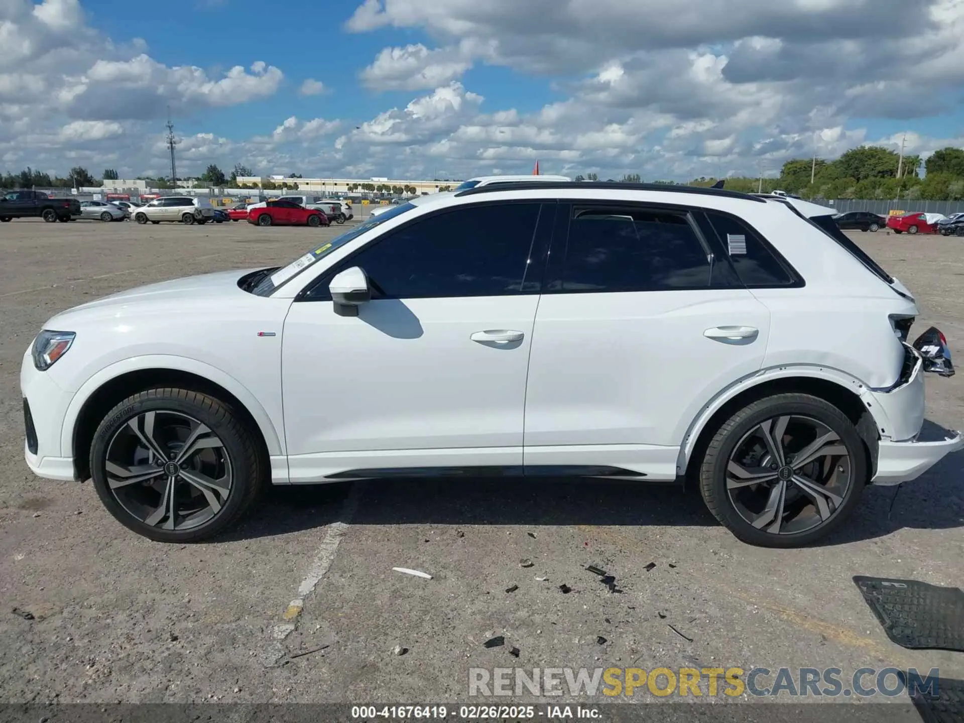 15 fotografías del automóvil dañado WA1EECF39R1136414 AUDI Q3 2024