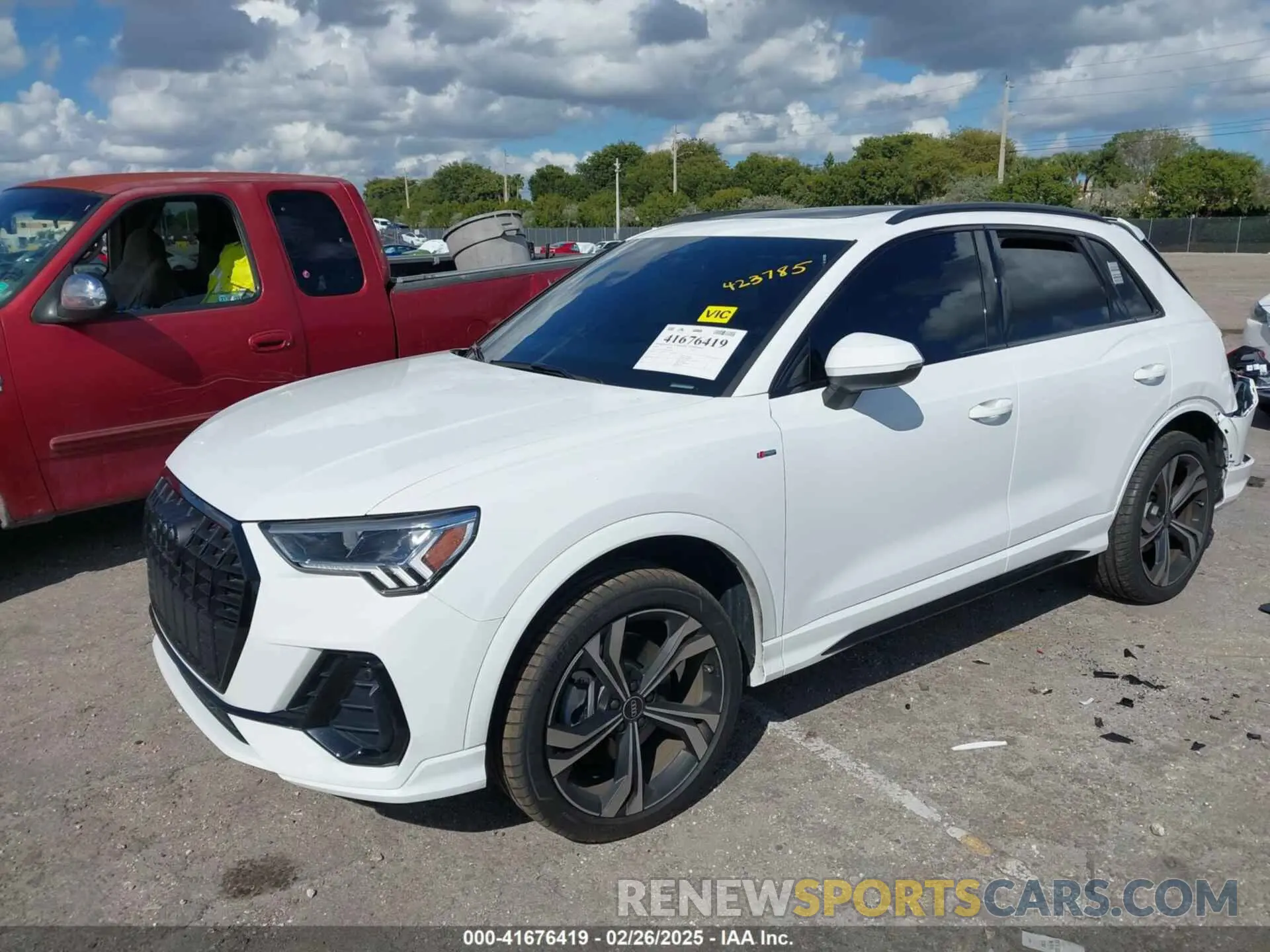 2 fotografías del automóvil dañado WA1EECF39R1136414 AUDI Q3 2024