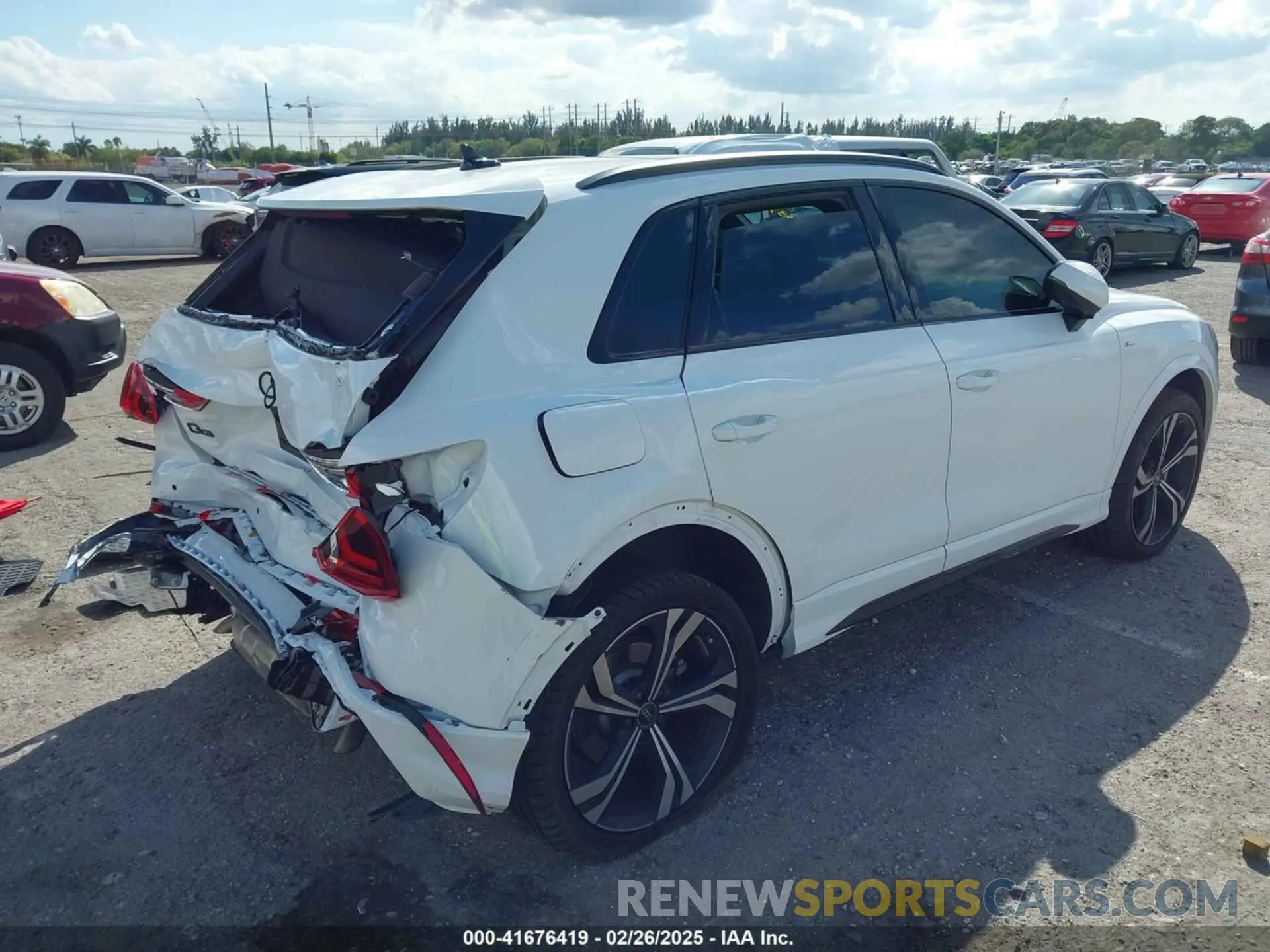 4 fotografías del automóvil dañado WA1EECF39R1136414 AUDI Q3 2024
