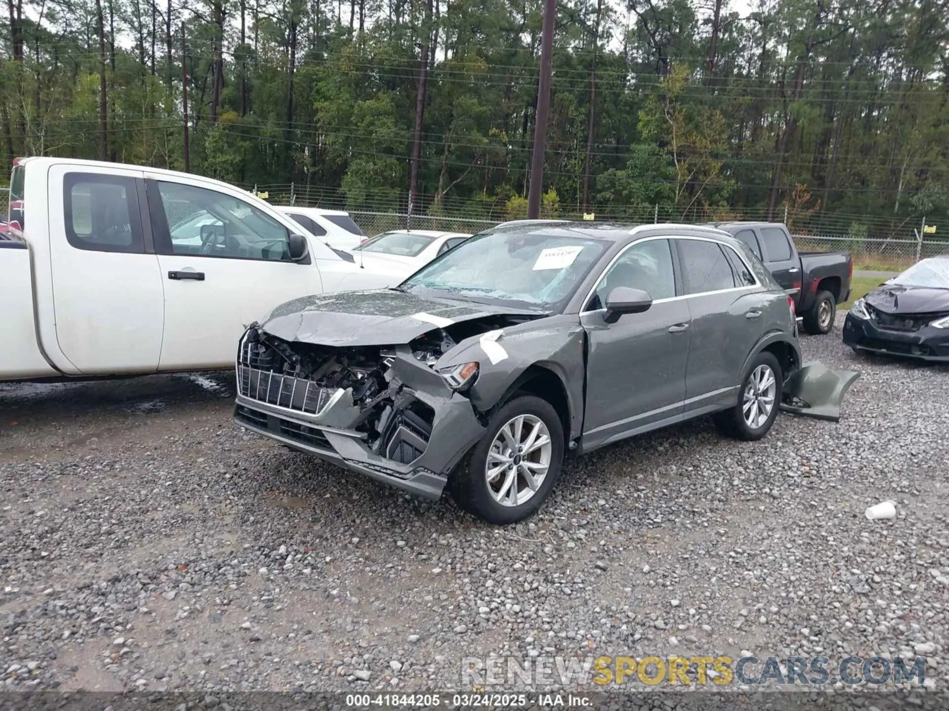 2 fotografías del automóvil dañado WA1EECF3XR1039741 AUDI Q3 2024