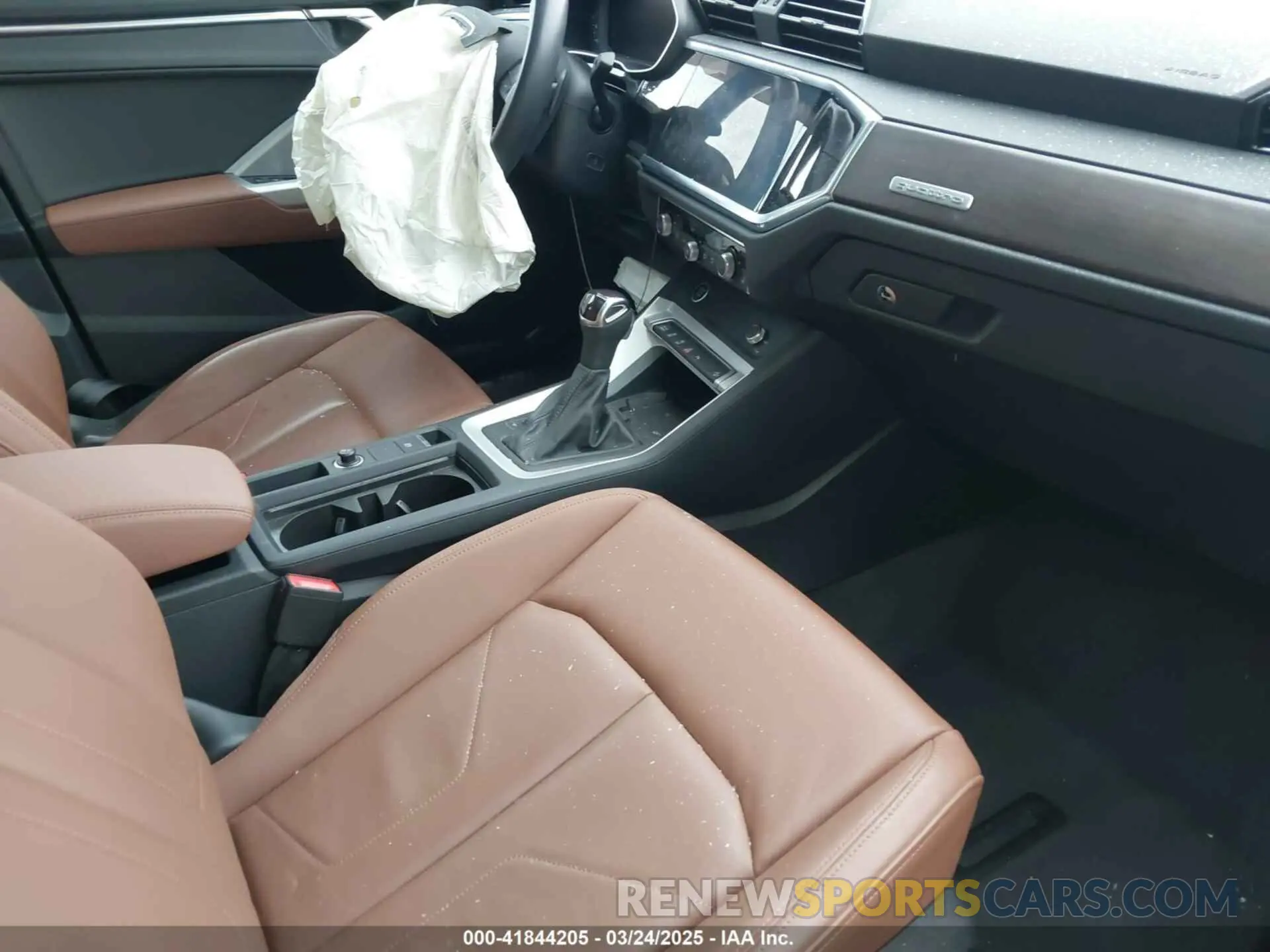 5 fotografías del automóvil dañado WA1EECF3XR1039741 AUDI Q3 2024