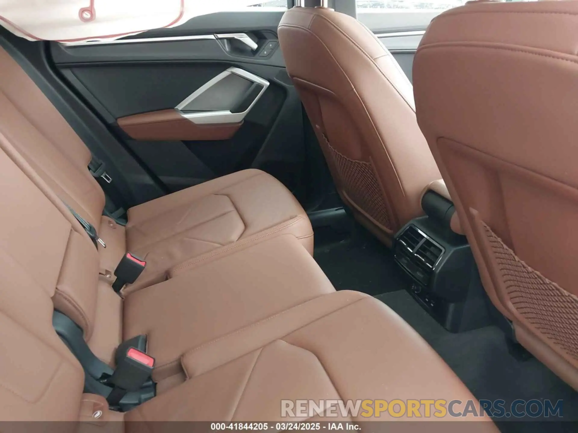 8 fotografías del automóvil dañado WA1EECF3XR1039741 AUDI Q3 2024