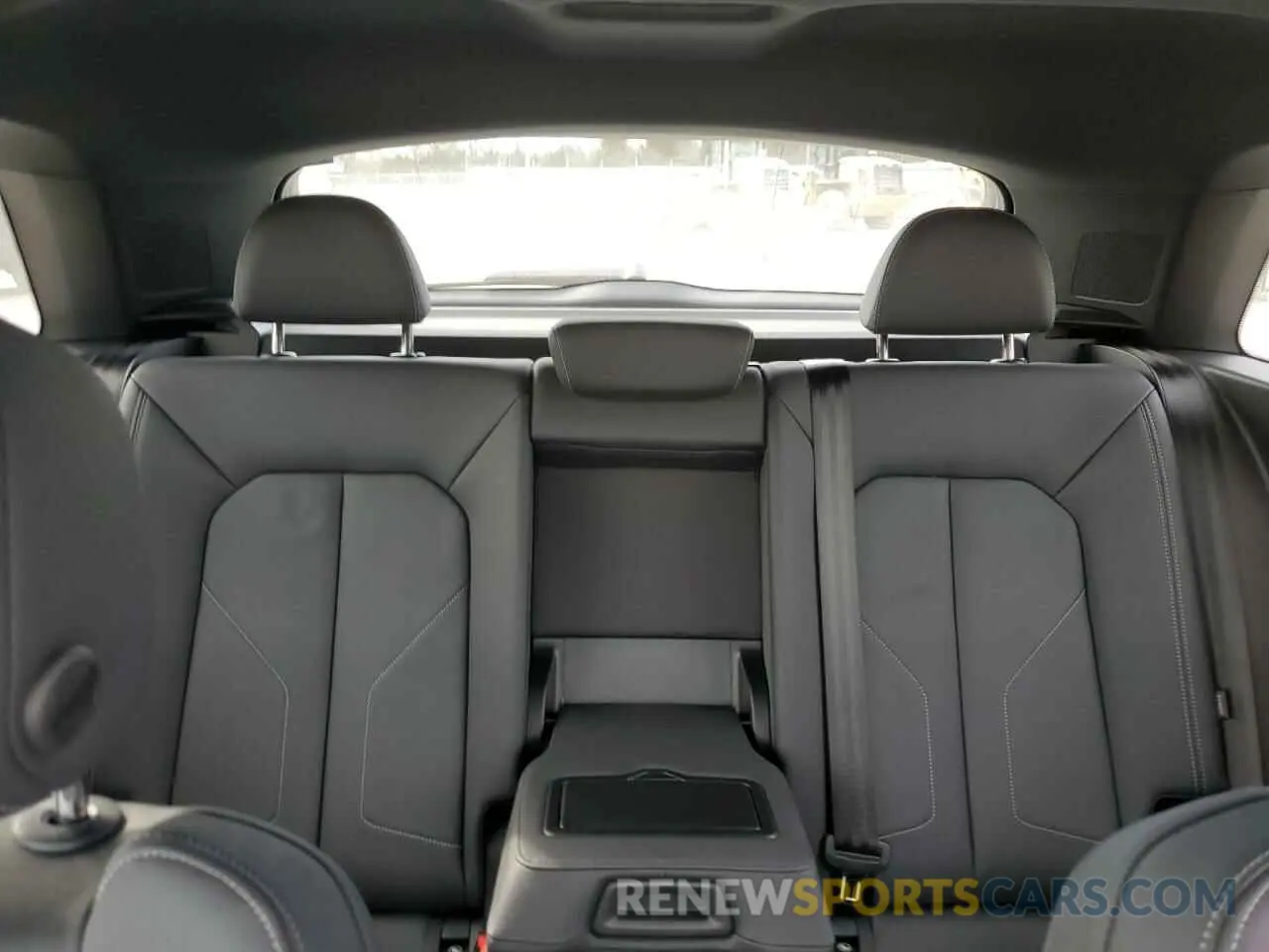 10 fotografías del automóvil dañado WA1EEDF30R1151101 AUDI Q3 2024