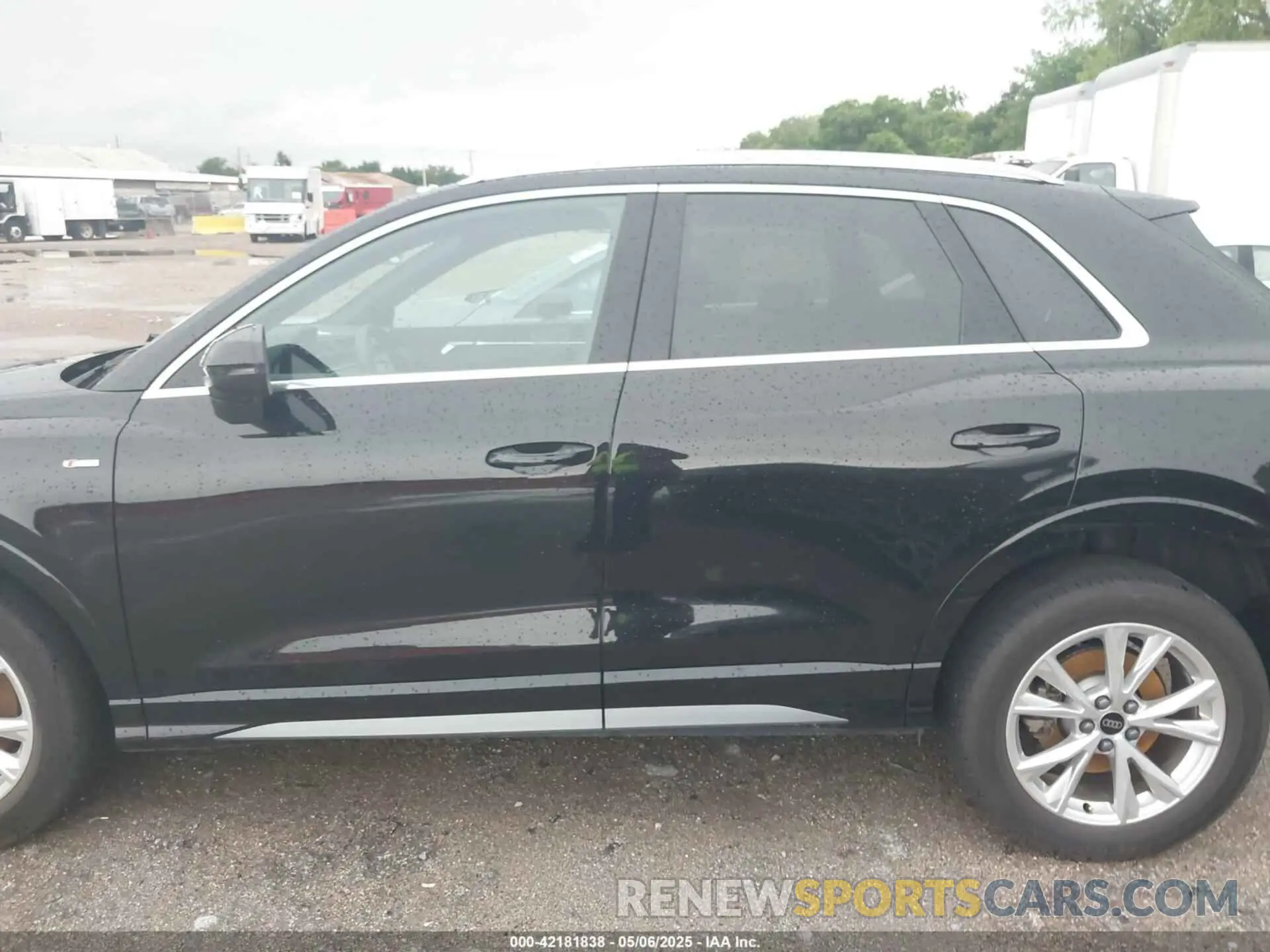 13 fotografías del automóvil dañado WA1DECF32S1016309 AUDI Q3 2025