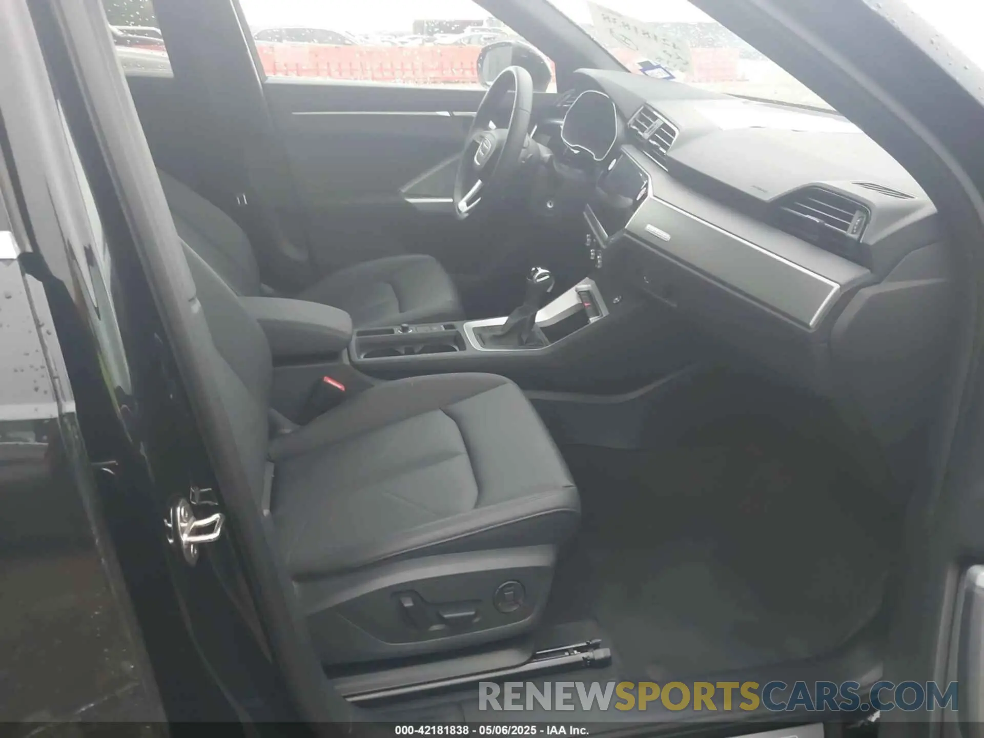 5 fotografías del automóvil dañado WA1DECF32S1016309 AUDI Q3 2025