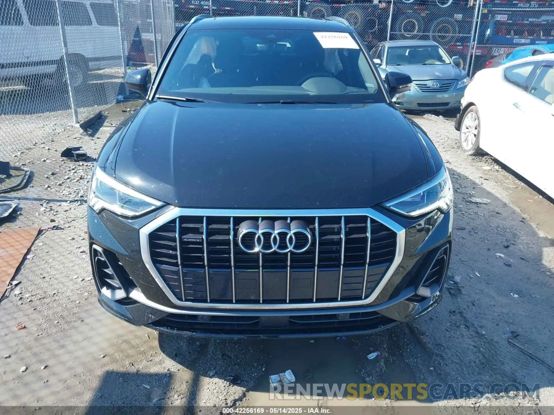 12 fotografías del automóvil dañado WA1DECF3XS1004697 AUDI Q3 2025