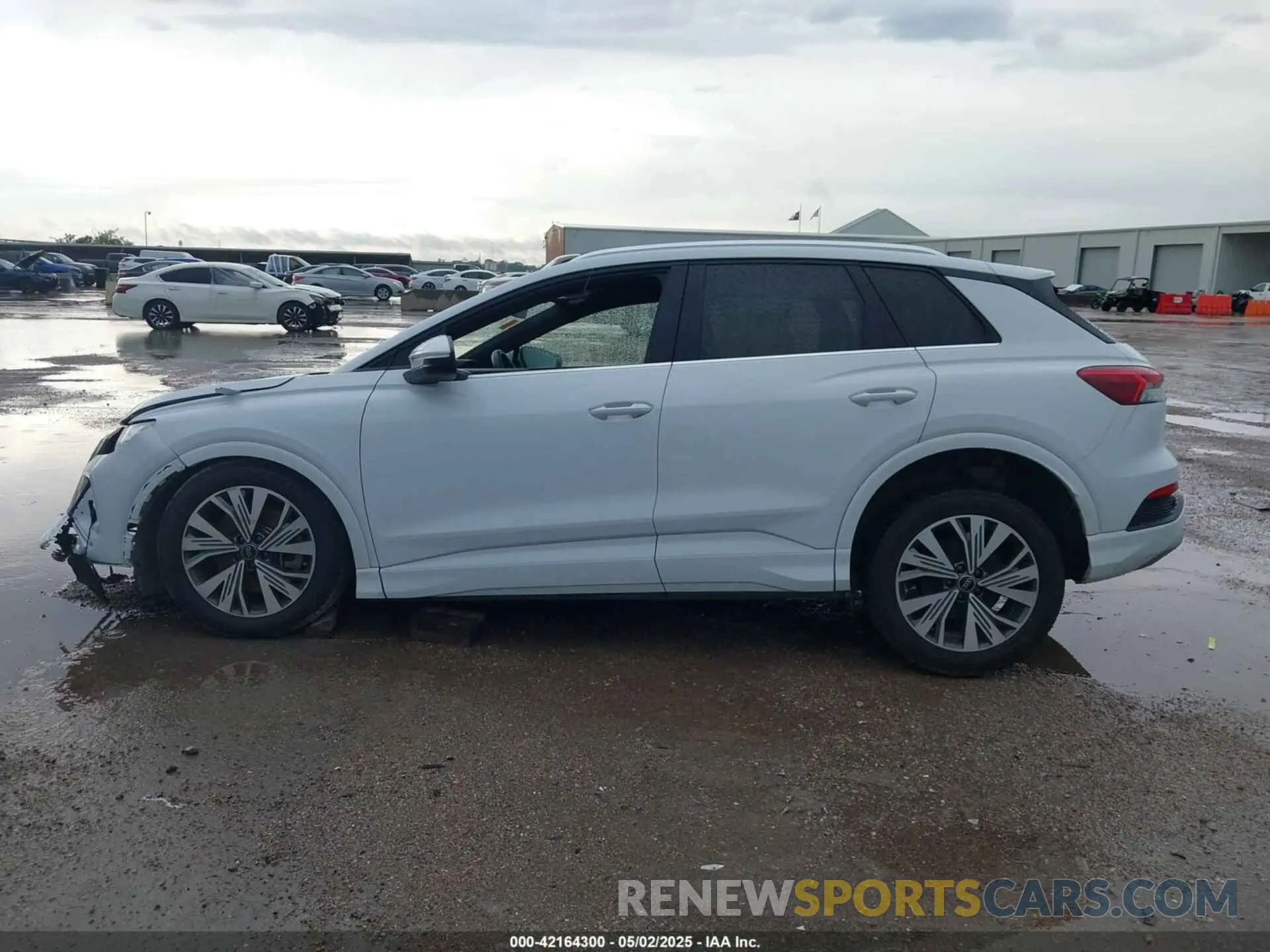 14 fotografías del automóvil dañado WA1ACBFZ2PP058412 AUDI Q4 E-TRON 2023