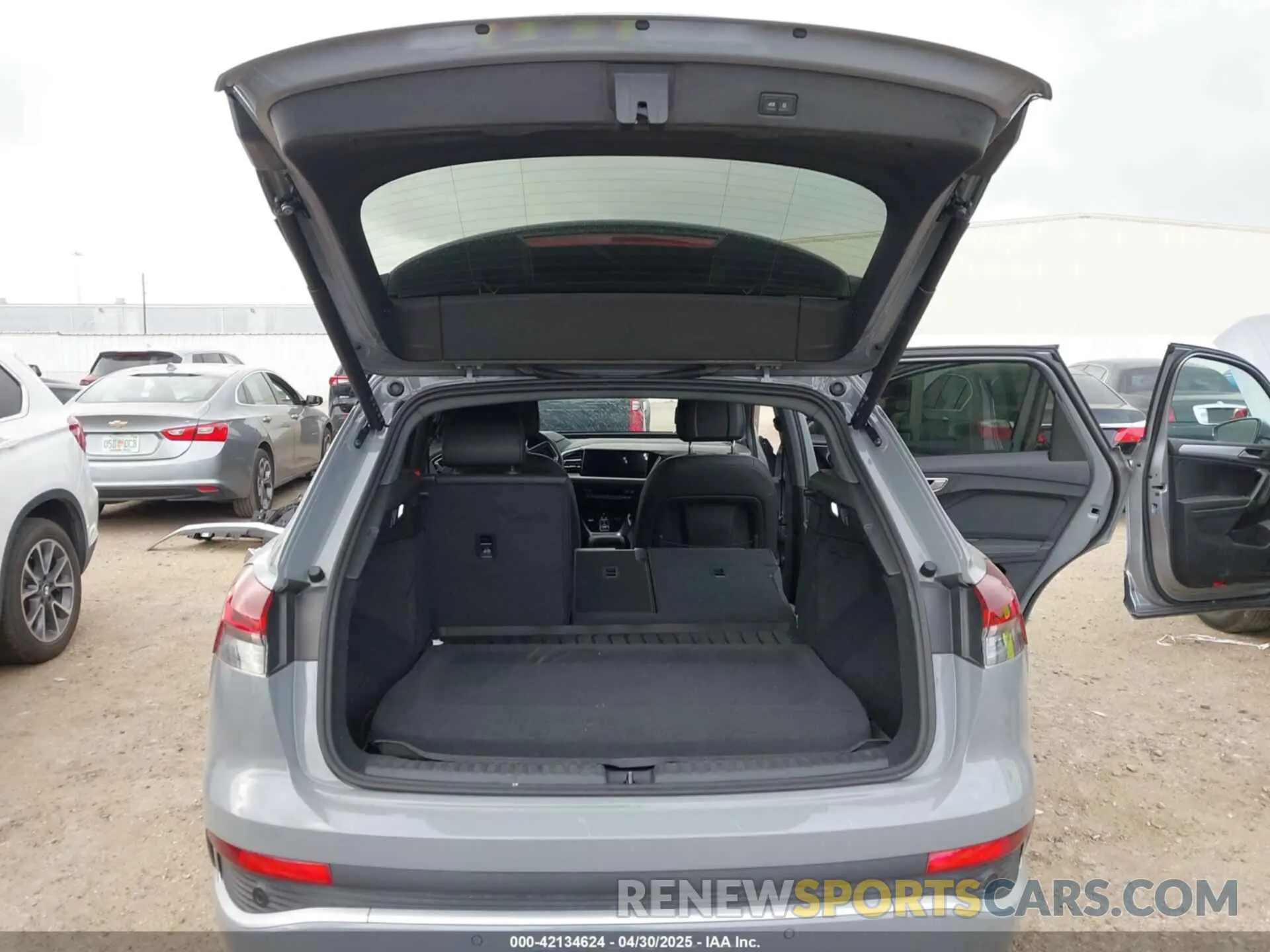20 fotografías del automóvil dañado WA1L2BFZ7PP000646 AUDI Q4 E-TRON 2023