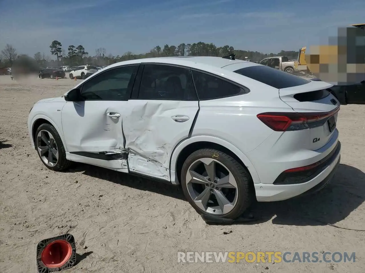 2 fotografías del automóvil dañado WA14UBFZ3RP075524 AUDI Q4 E-TRON 2024