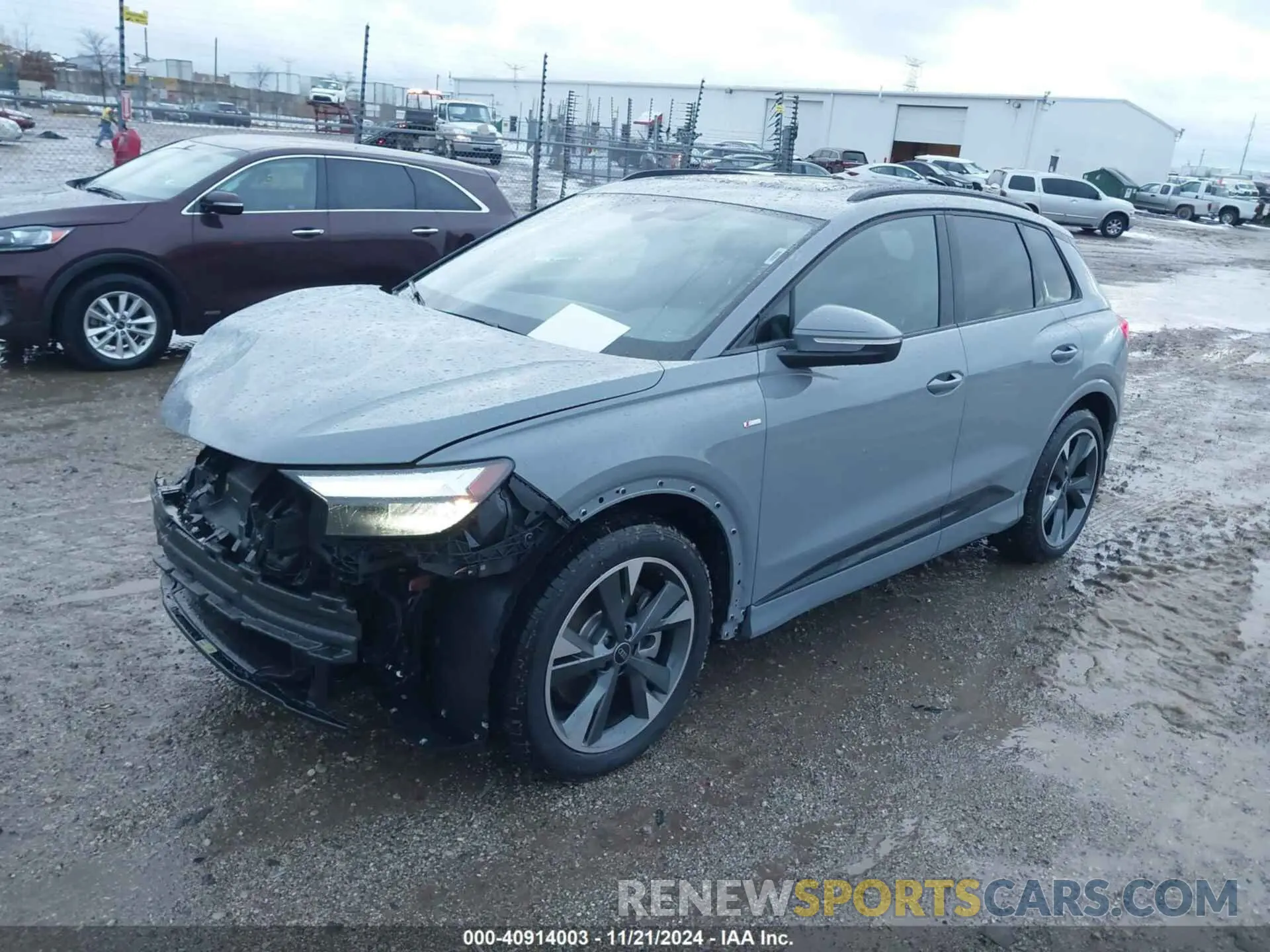 2 fotografías del automóvil dañado WA1KUBFZ8RP062730 AUDI Q4 E-TRON 2024