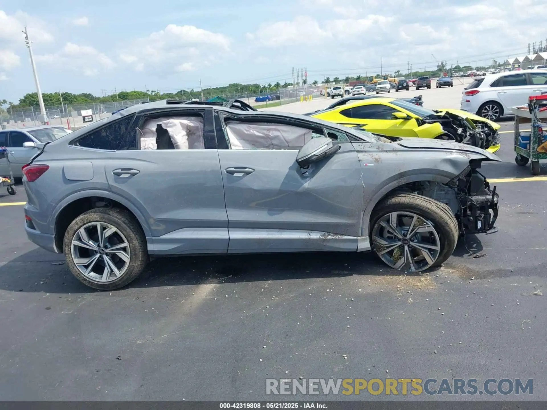 13 fotografías del automóvil dañado WA12UBFZ8SP023867 AUDI Q4 SPORTBACK E-TRON 2025