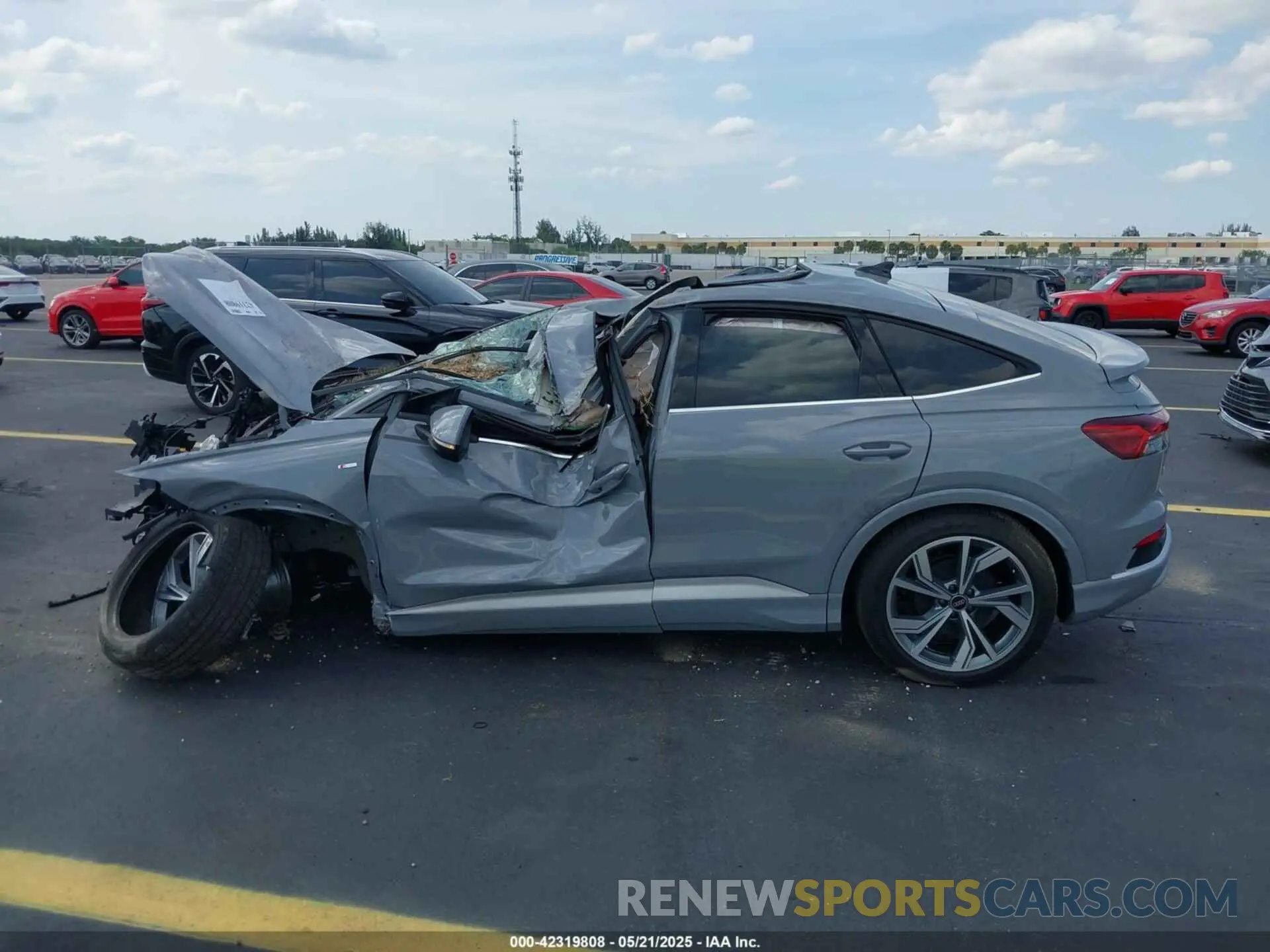 14 fotografías del automóvil dañado WA12UBFZ8SP023867 AUDI Q4 SPORTBACK E-TRON 2025
