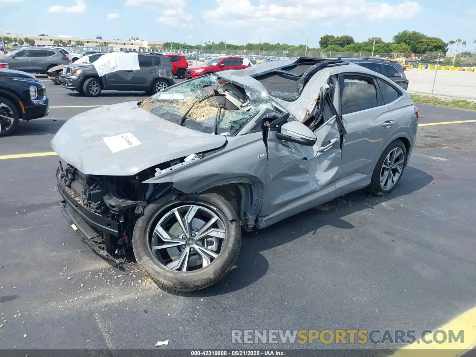 2 fotografías del automóvil dañado WA12UBFZ8SP023867 AUDI Q4 SPORTBACK E-TRON 2025