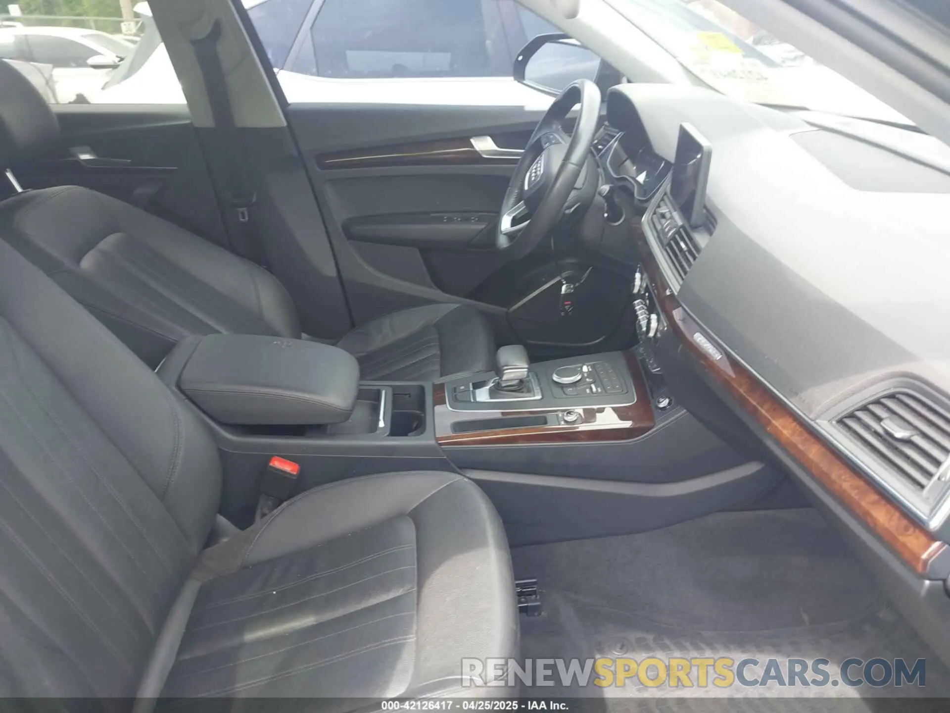 5 fotografías del automóvil dañado WA1ANAFY1K2037570 AUDI Q5 2019