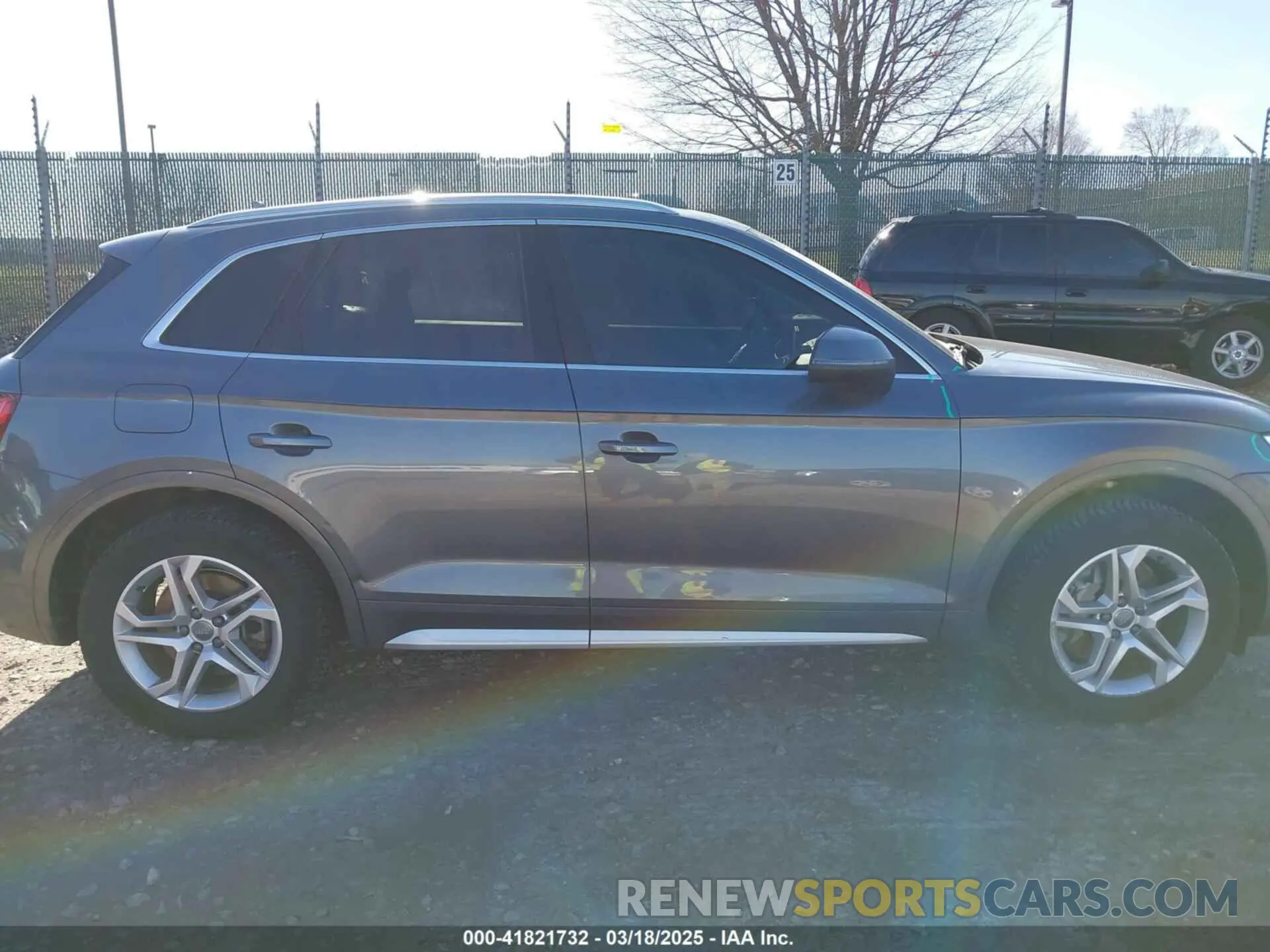 13 fotografías del automóvil dañado WA1ANAFY5K2133539 AUDI Q5 2019