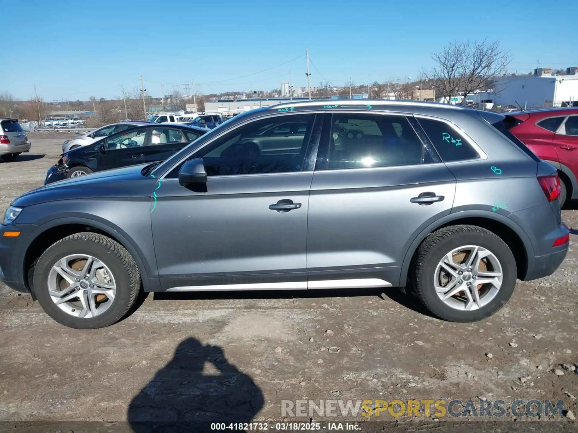14 fotografías del automóvil dañado WA1ANAFY5K2133539 AUDI Q5 2019