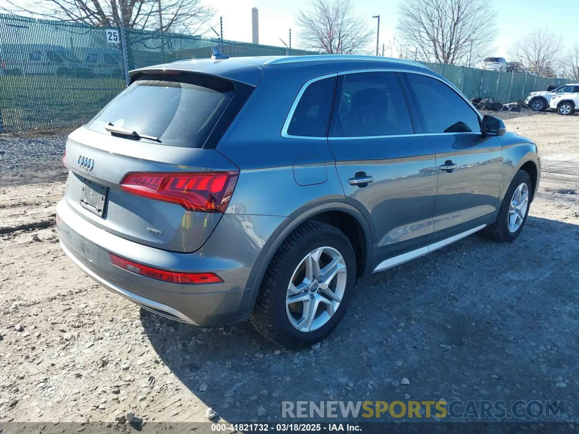 4 fotografías del automóvil dañado WA1ANAFY5K2133539 AUDI Q5 2019
