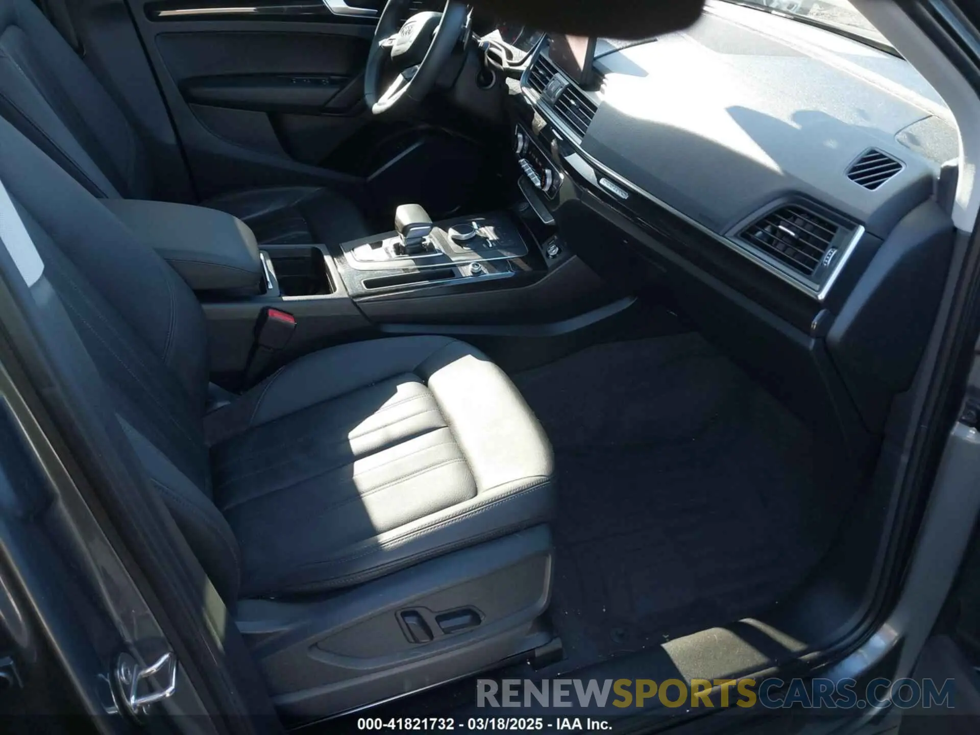 5 fotografías del automóvil dañado WA1ANAFY5K2133539 AUDI Q5 2019