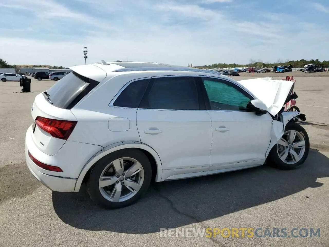 3 fotografías del automóvil dañado WA1ANAFY5K2144234 AUDI Q5 2019