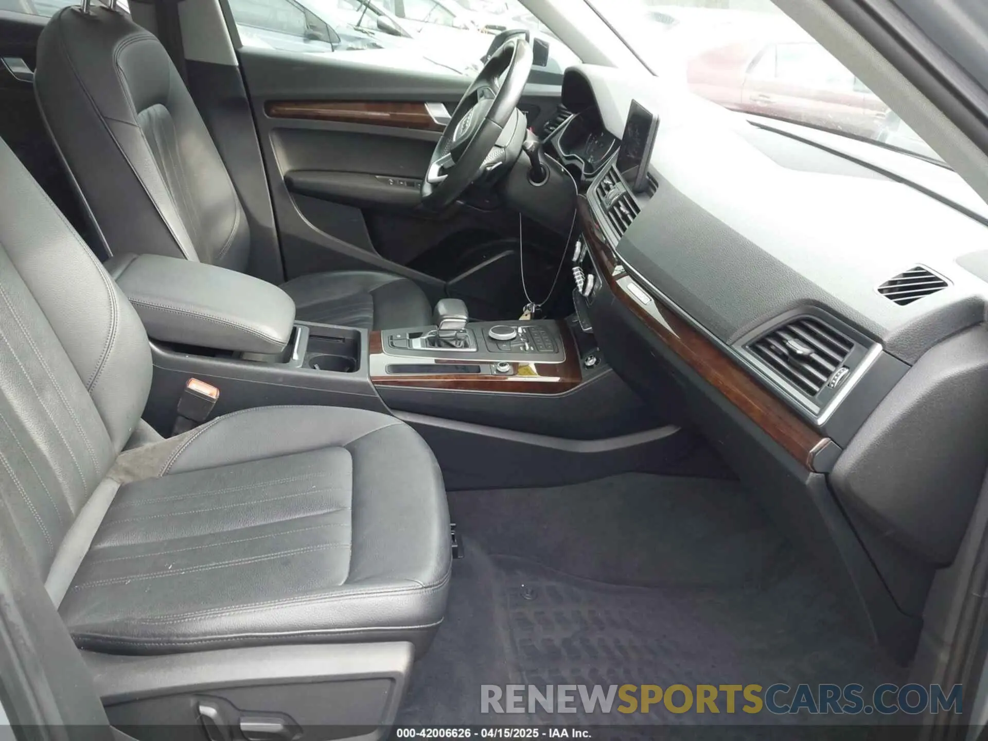 5 fotografías del automóvil dañado WA1ANAFY7K2081072 AUDI Q5 2019