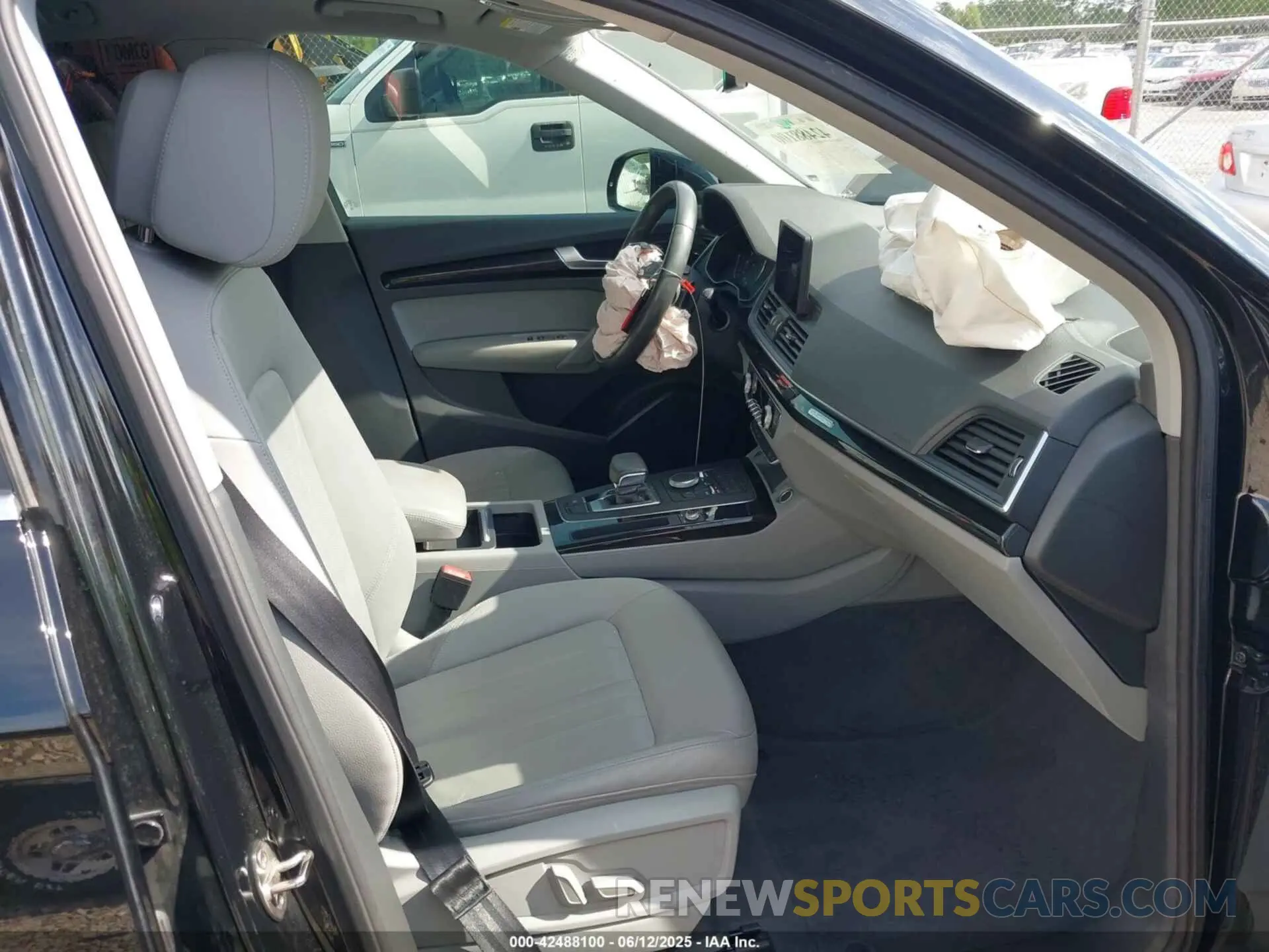 5 fotografías del automóvil dañado WA1ANAFY7K2084330 AUDI Q5 2019
