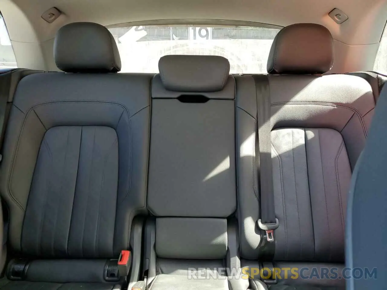 10 fotografías del automóvil dañado WA1ANAFY8K2034066 AUDI Q5 2019