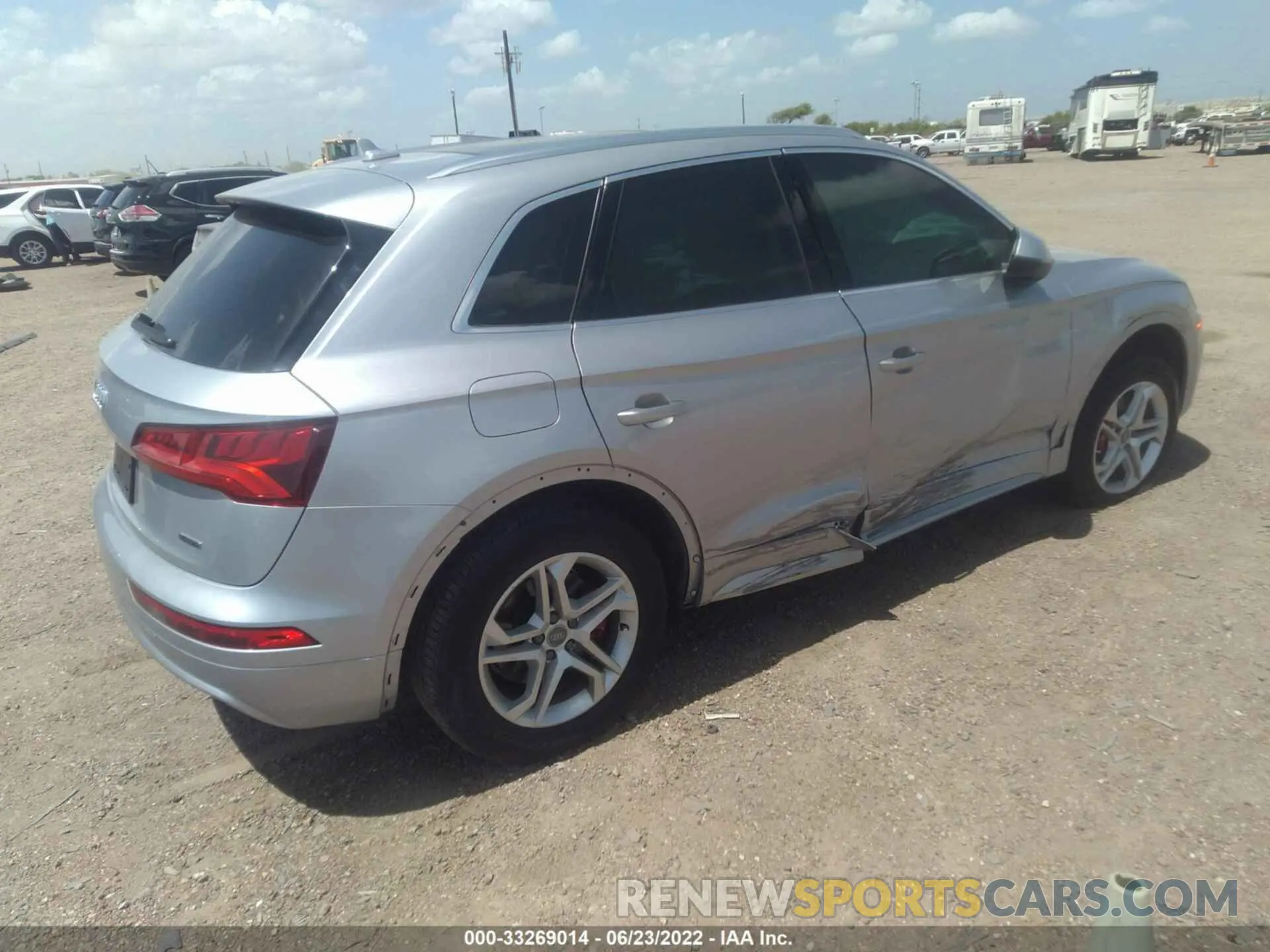 4 fotografías del automóvil dañado WA1ANAFY9K2071482 AUDI Q5 2019