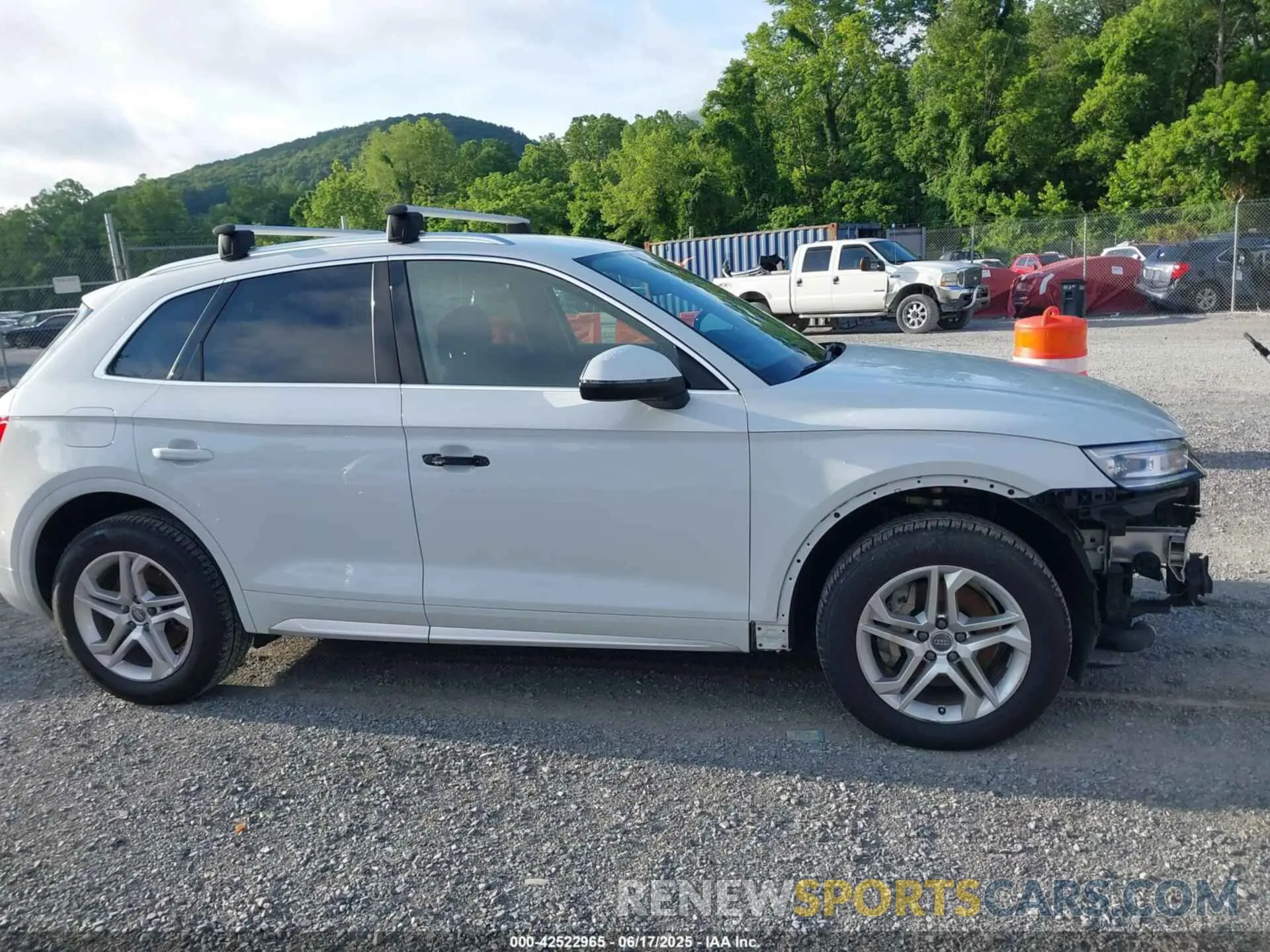 13 fotografías del automóvil dañado WA1ANAFYXK2126876 AUDI Q5 2019