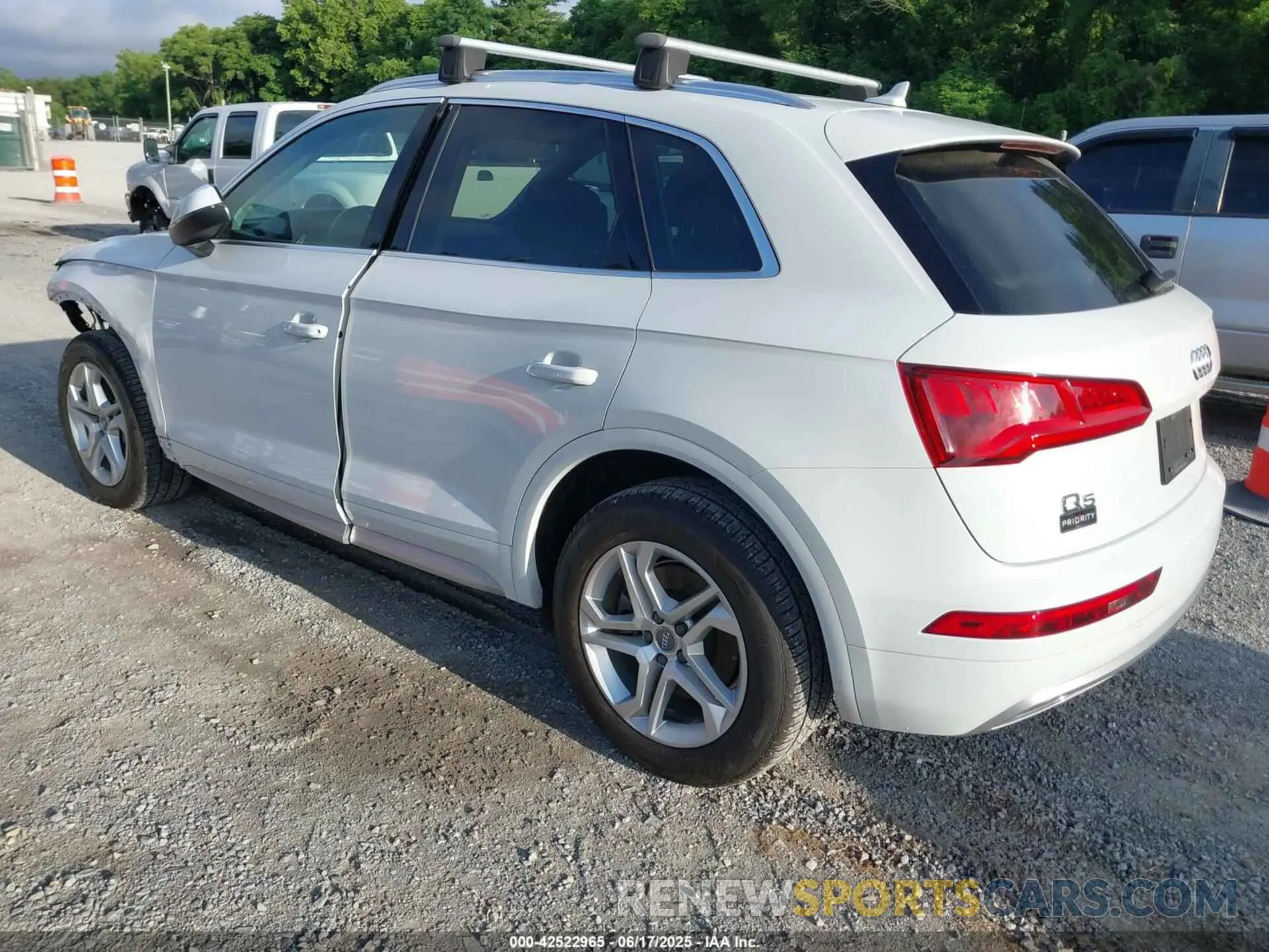 3 fotografías del automóvil dañado WA1ANAFYXK2126876 AUDI Q5 2019