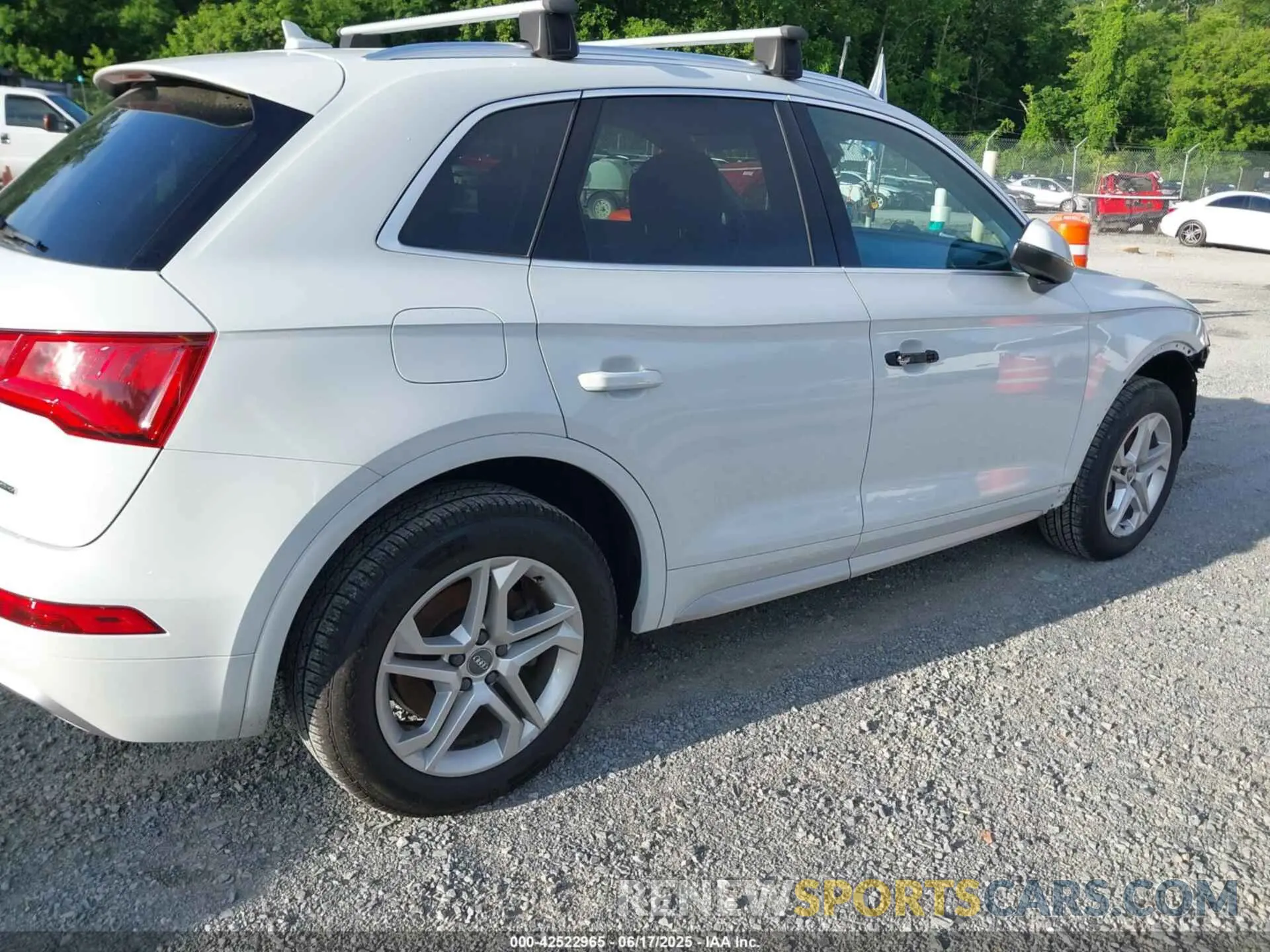 4 fotografías del automóvil dañado WA1ANAFYXK2126876 AUDI Q5 2019