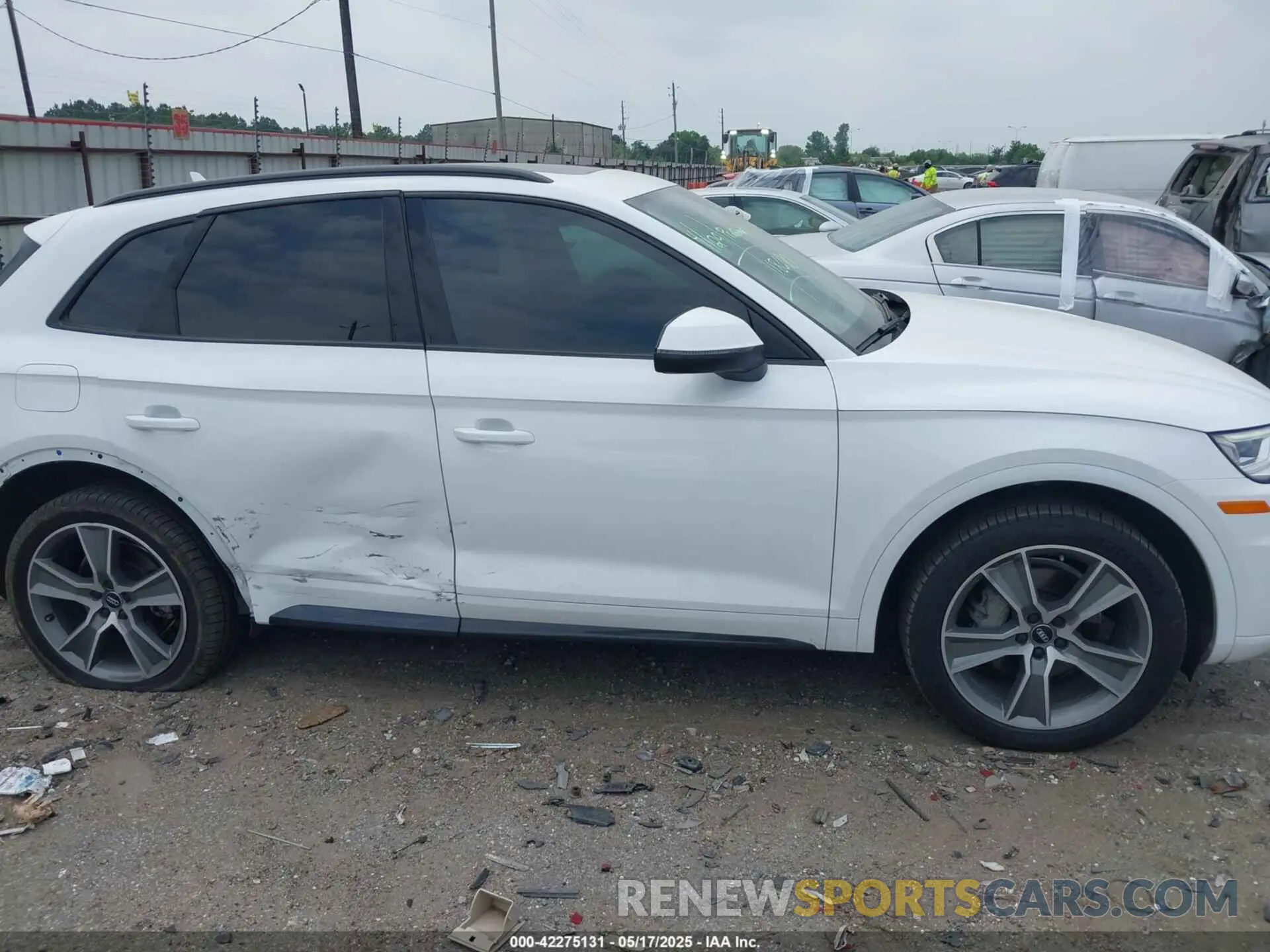 13 fotografías del automóvil dañado WA1BNAFY2K2030101 AUDI Q5 2019