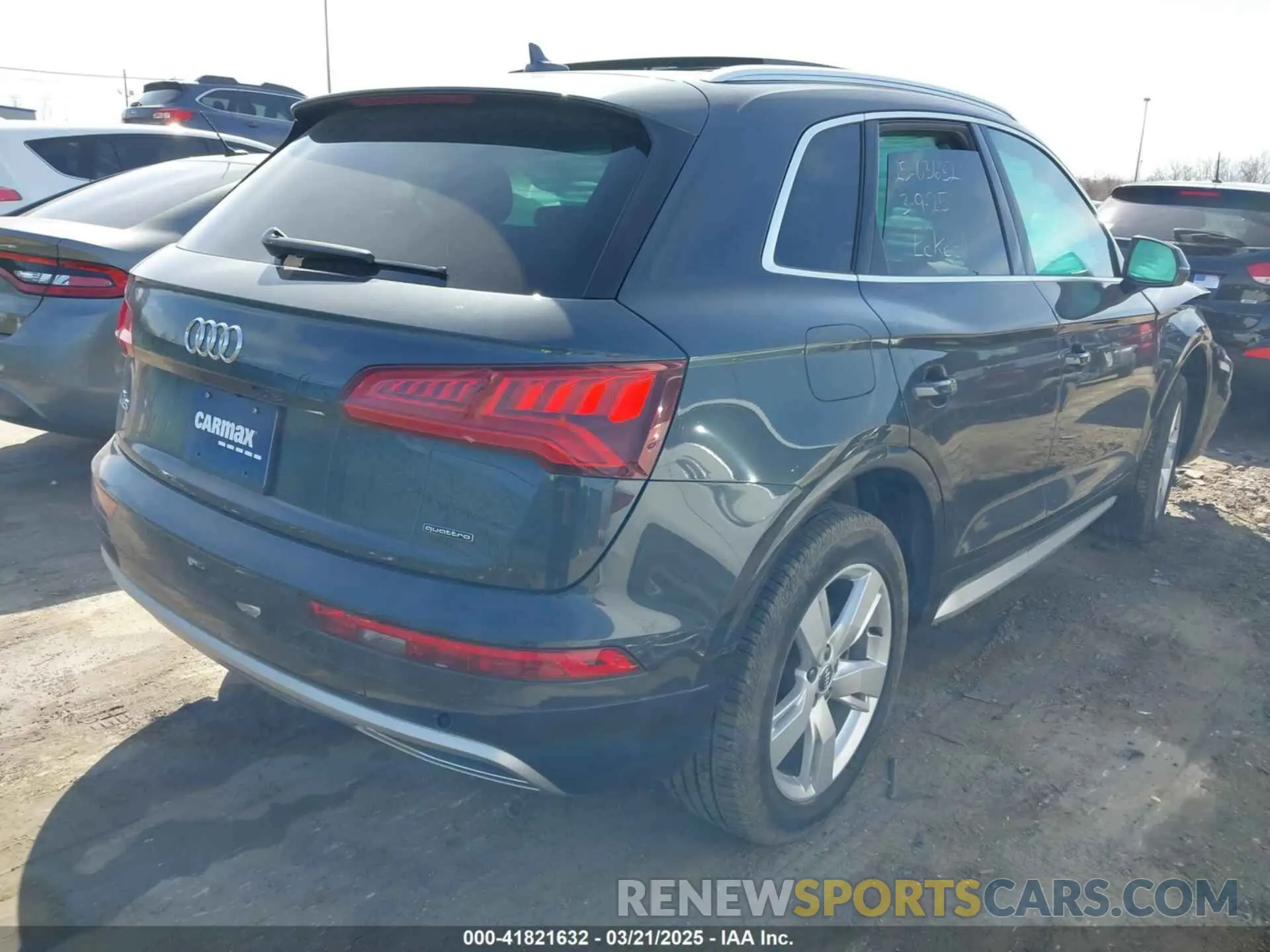 4 fotografías del automóvil dañado WA1BNAFY2K2047934 AUDI Q5 2019