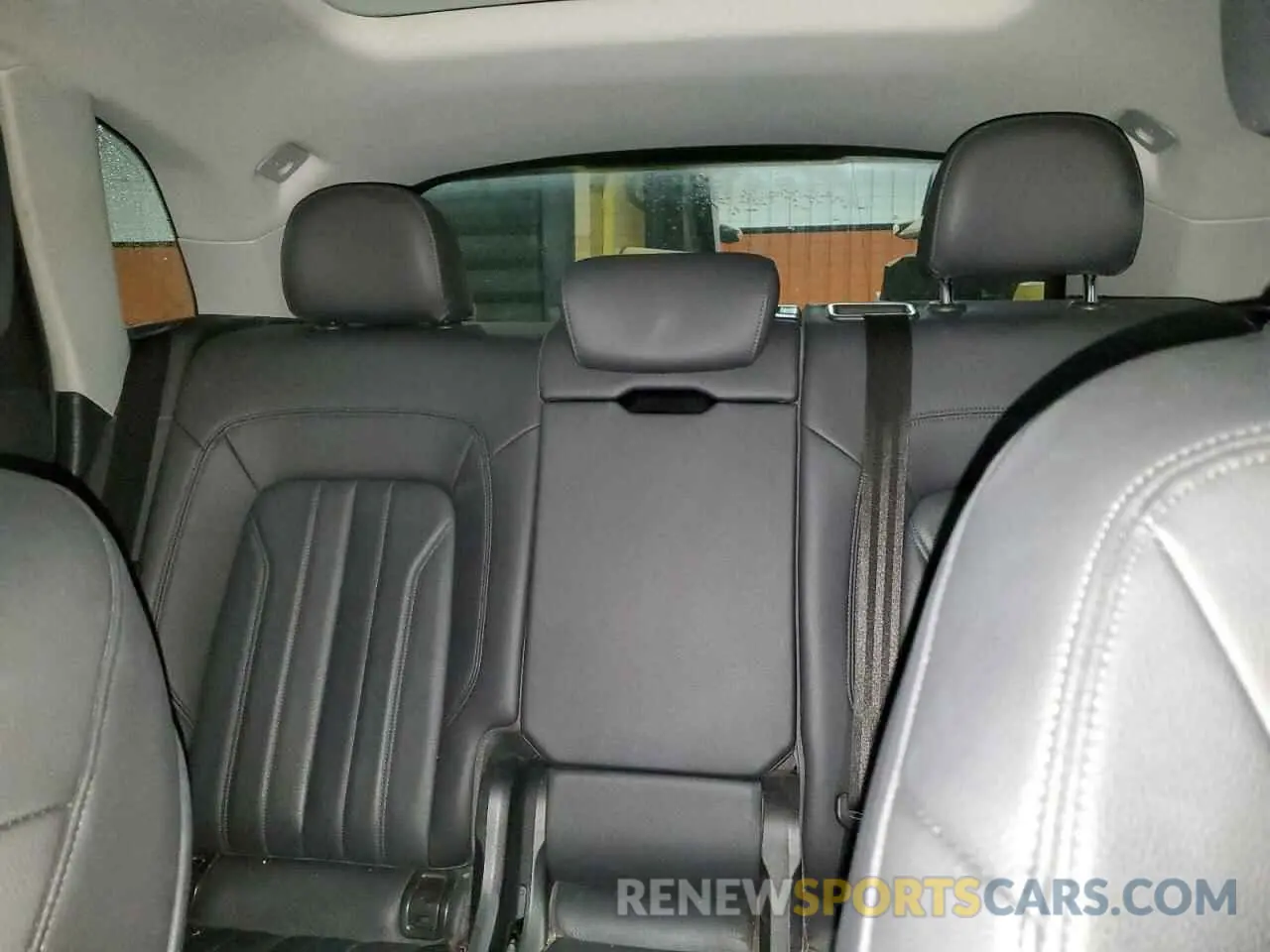 10 fotografías del automóvil dañado WA1BNAFY2K2074180 AUDI Q5 2019