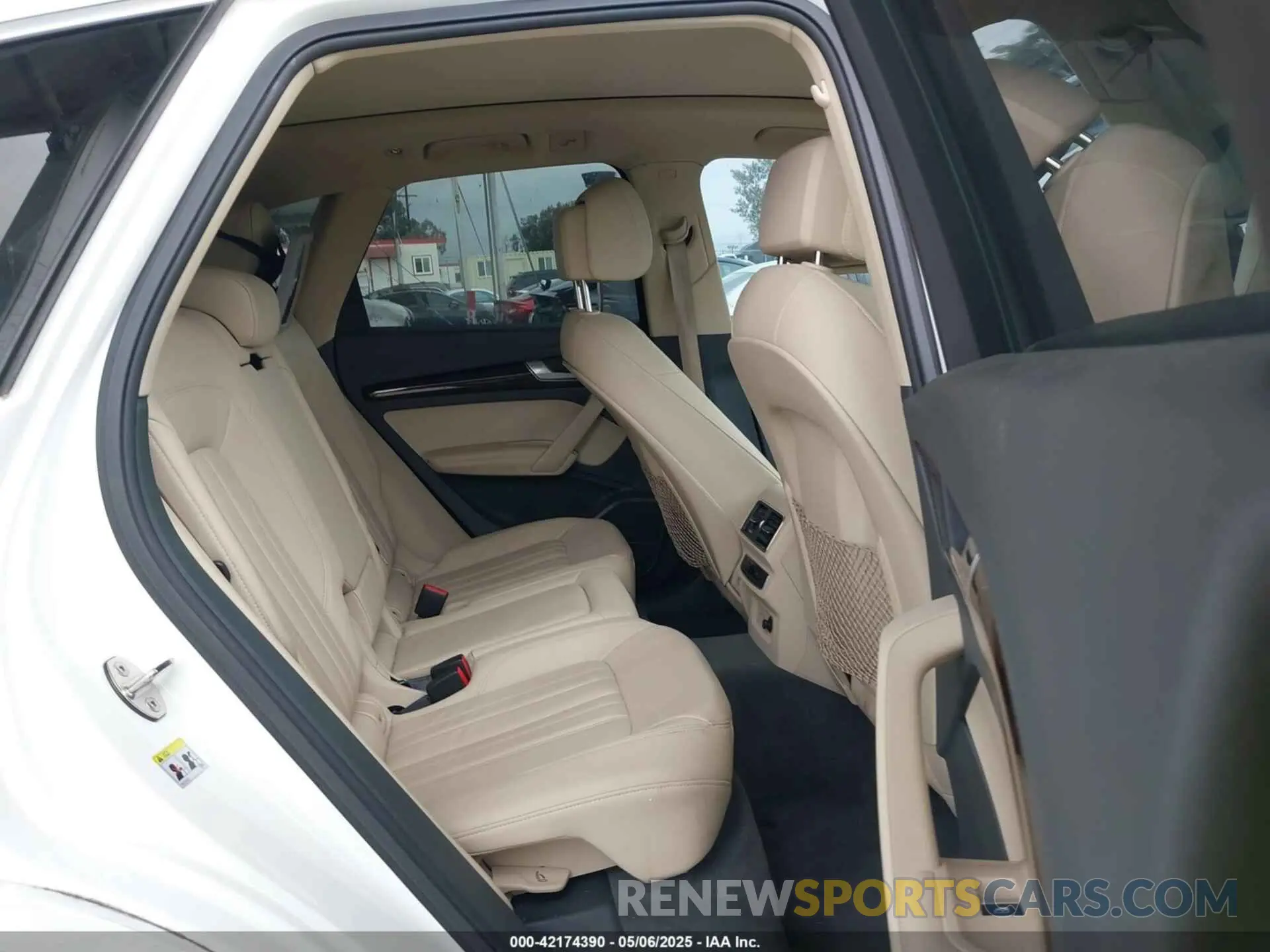 8 fotografías del automóvil dañado WA1BNAFY2K2102852 AUDI Q5 2019