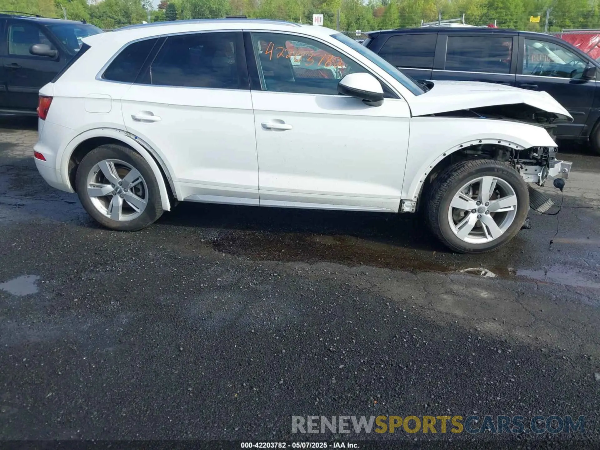 14 fotografías del automóvil dañado WA1BNAFY2K2128903 AUDI Q5 2019